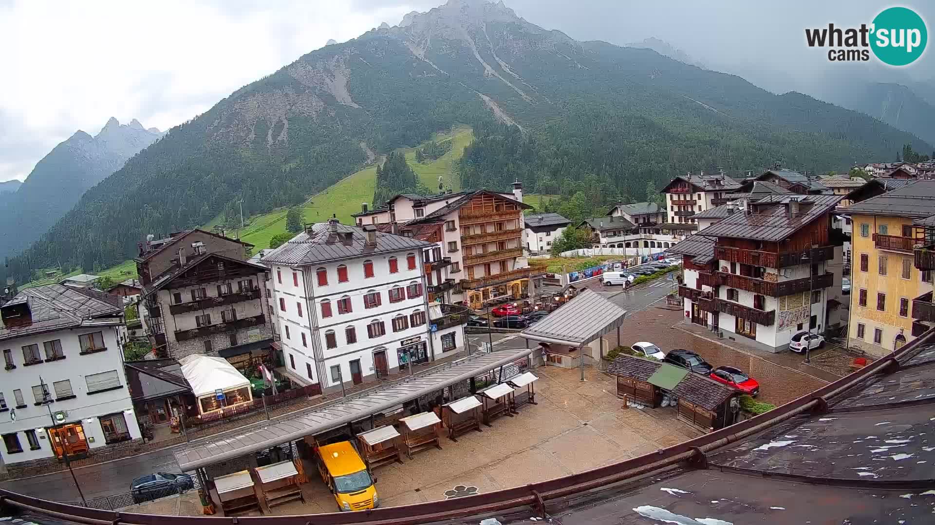 Piazza centrale di Forni di Sopra