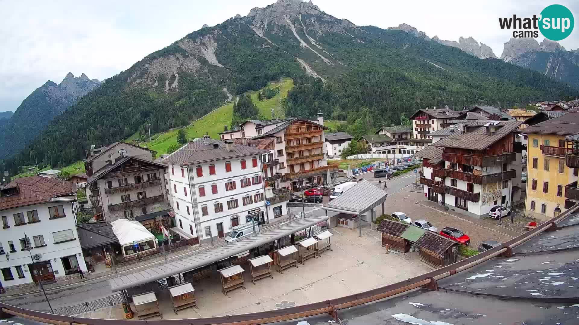 Piazza centrale di Forni di Sopra