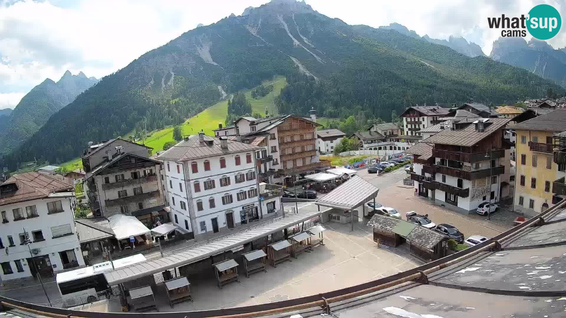 Piazza centrale di Forni di Sopra