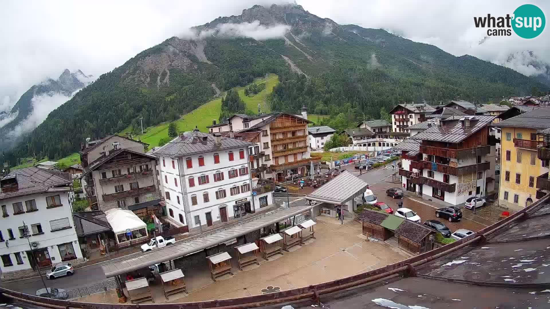 Piazza centrale di Forni di Sopra
