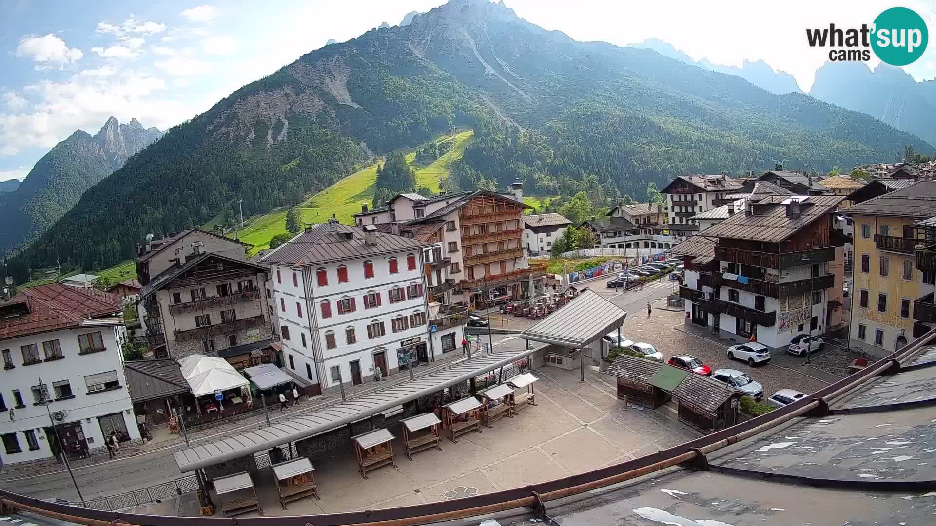 Piazza centrale di Forni di Sopra