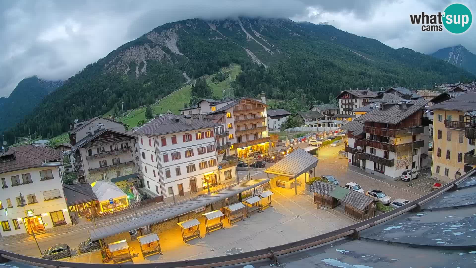 Piazza centrale di Forni di Sopra