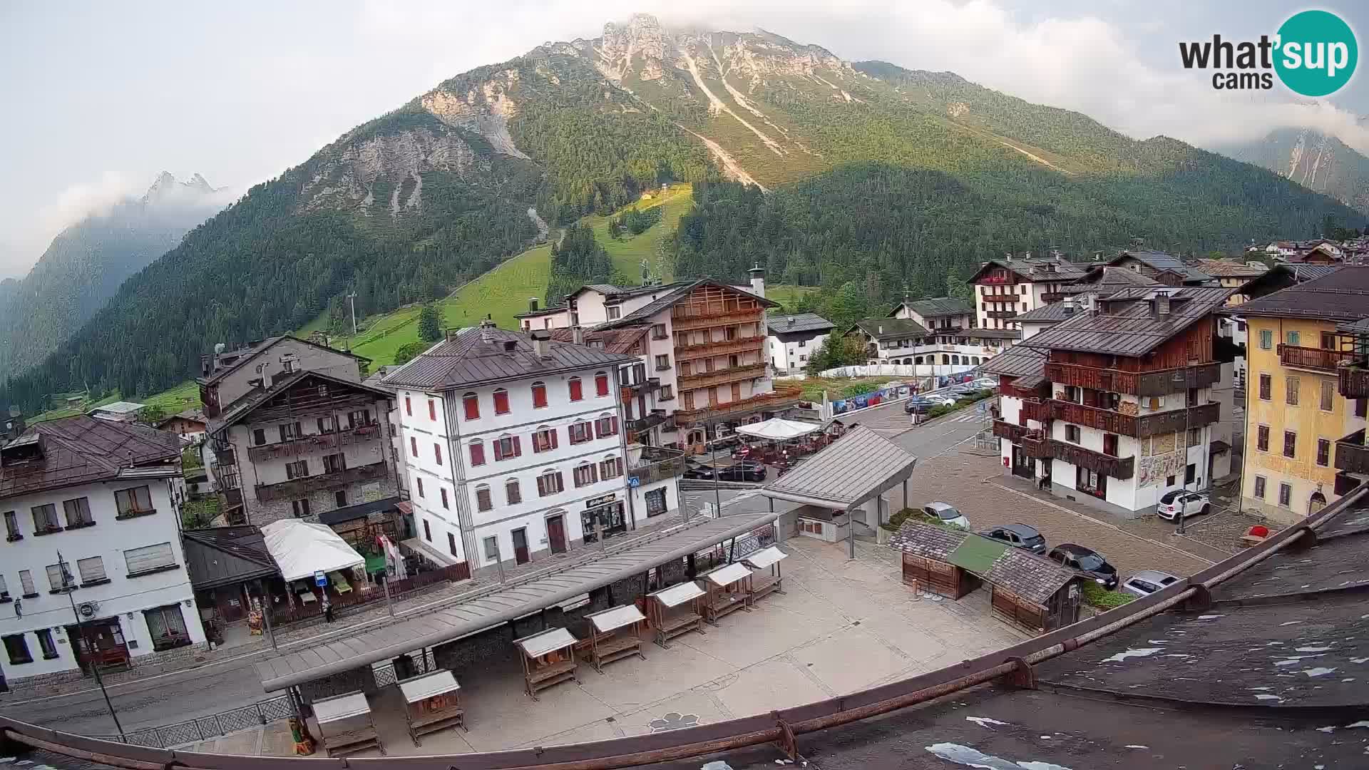 Piazza centrale di Forni di Sopra
