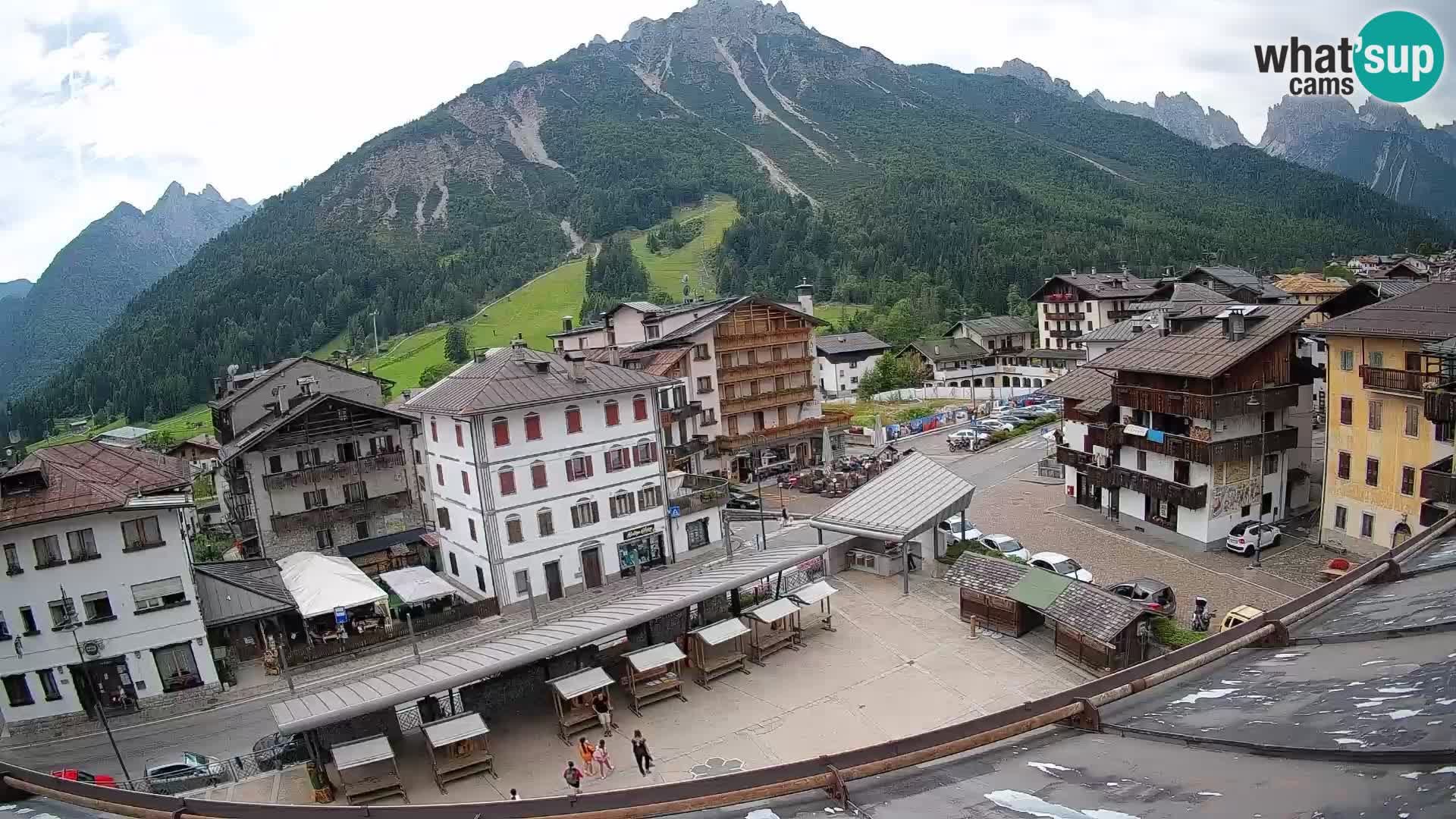 Piazza centrale di Forni di Sopra