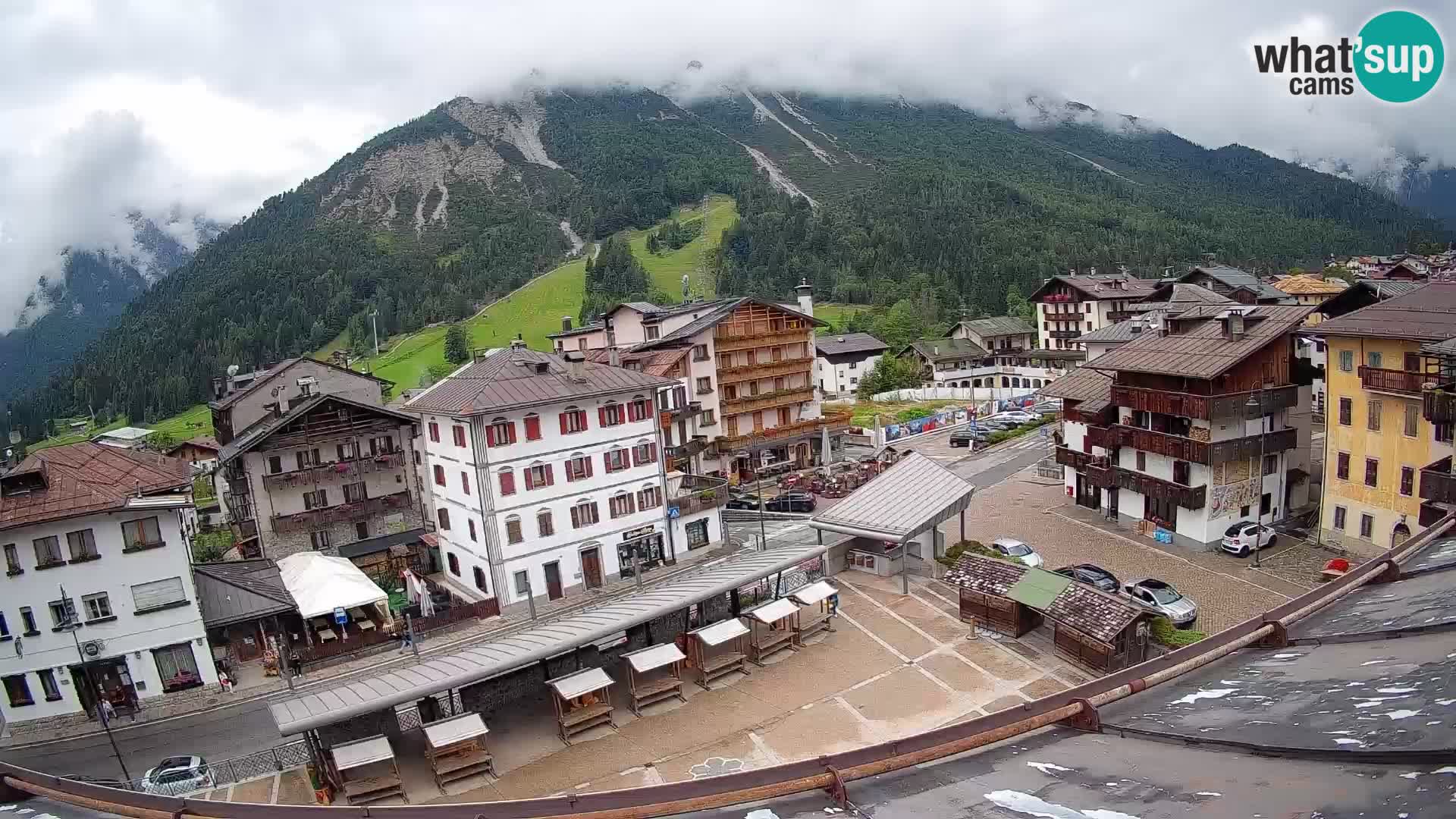 Piazza centrale di Forni di Sopra
