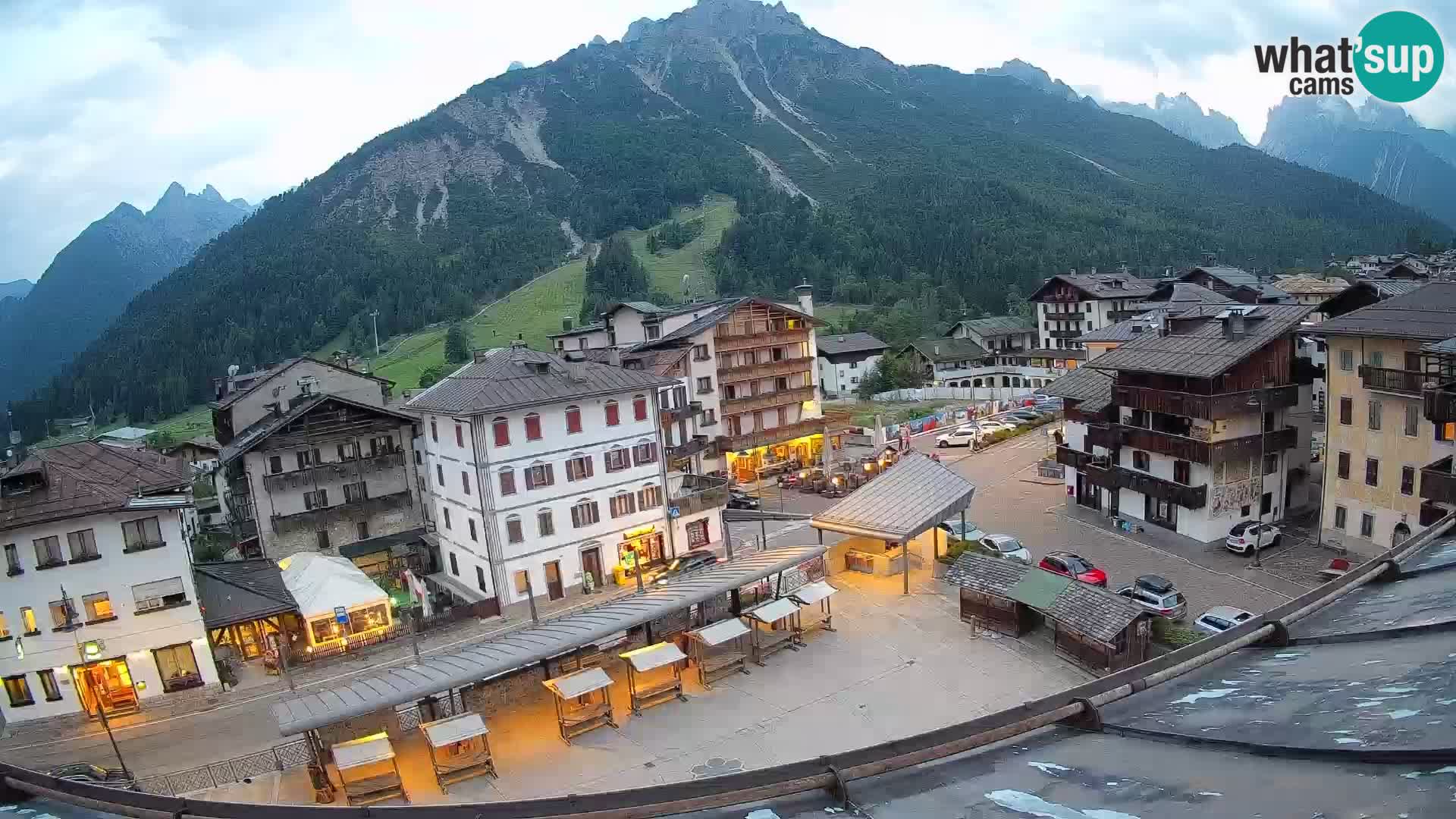 Piazza centrale di Forni di Sopra