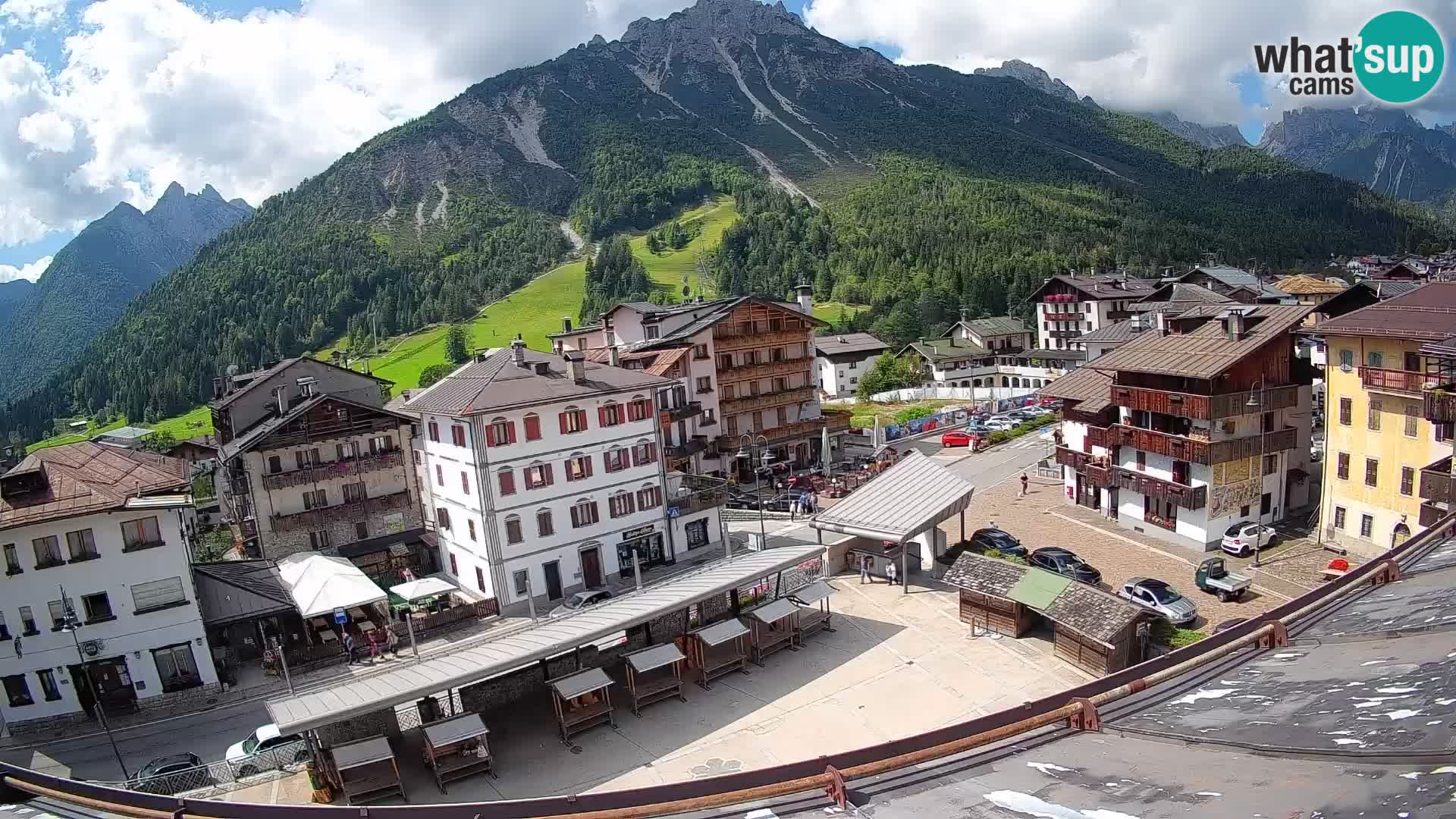 Piazza centrale di Forni di Sopra