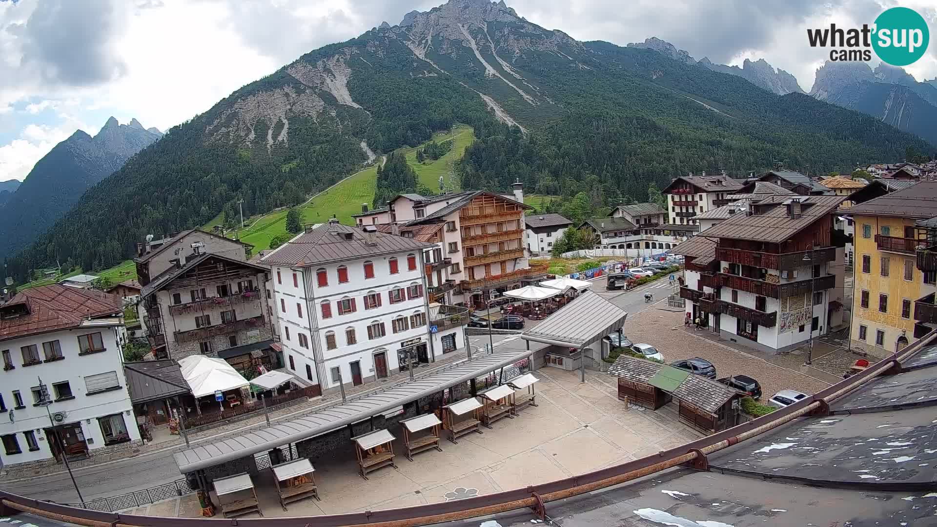 Piazza centrale di Forni di Sopra