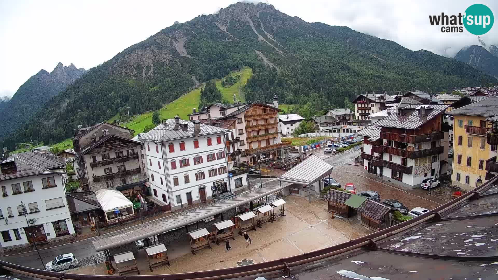 Piazza centrale di Forni di Sopra