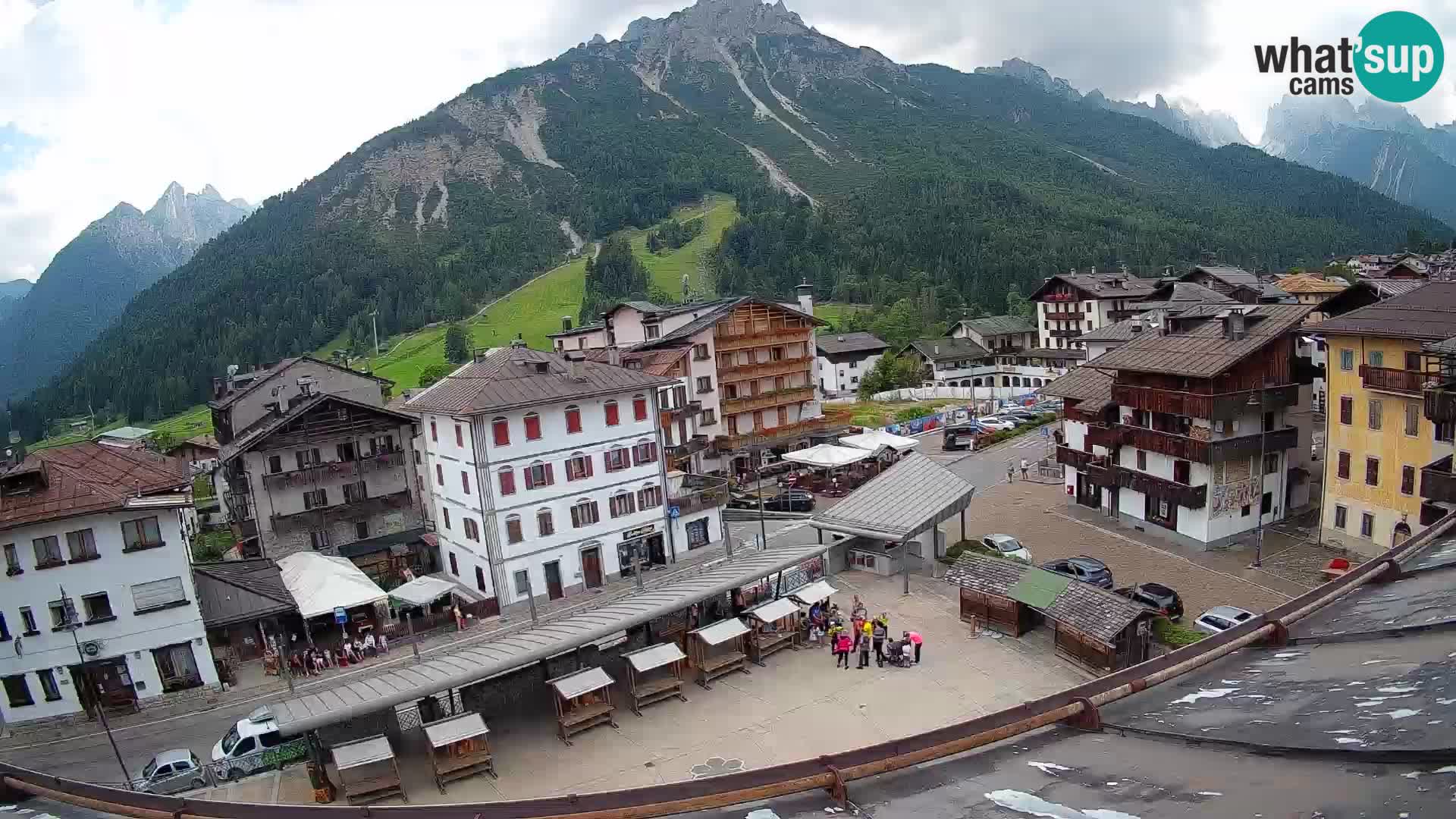 Piazza centrale di Forni di Sopra