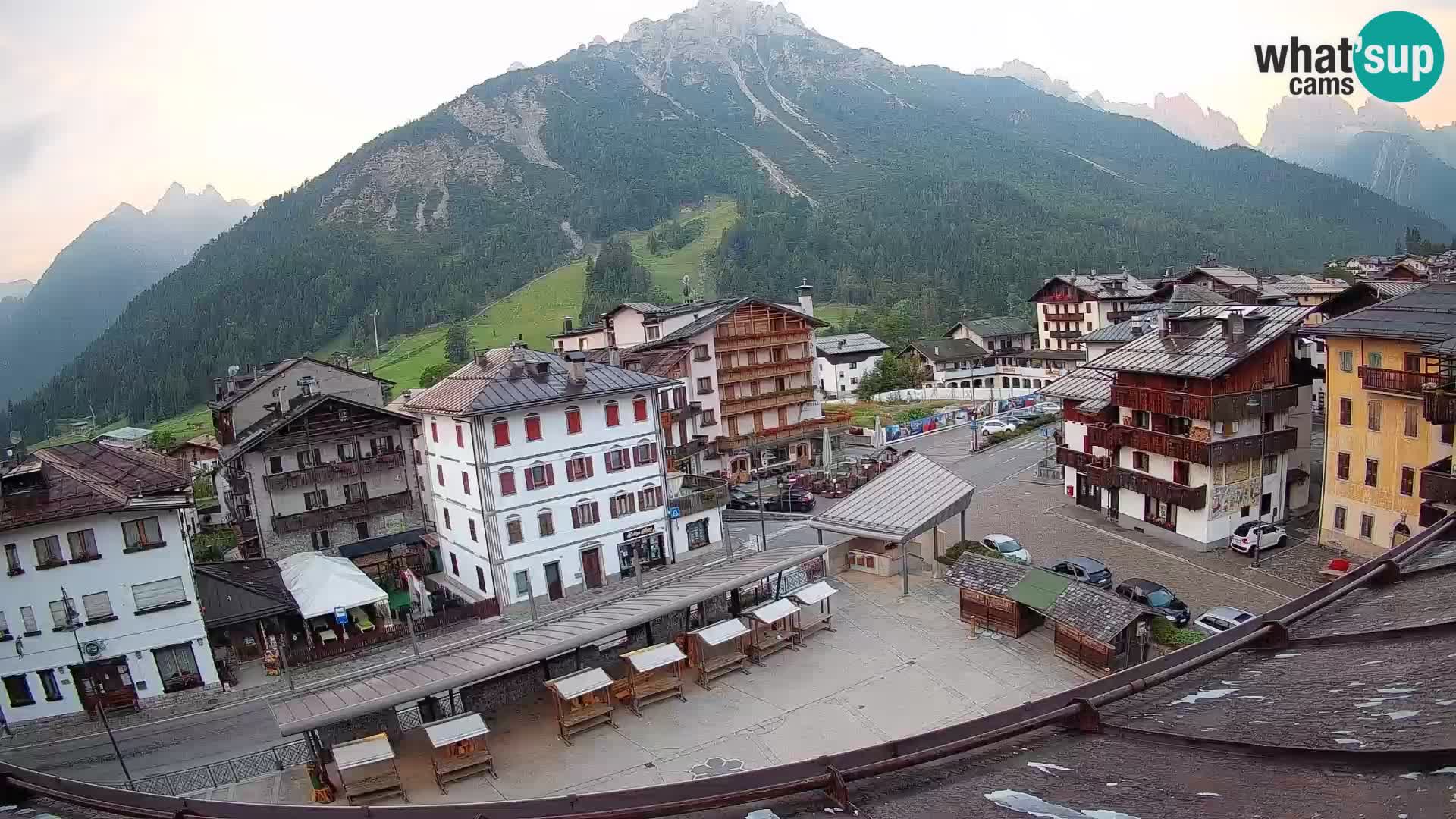 Piazza centrale di Forni di Sopra