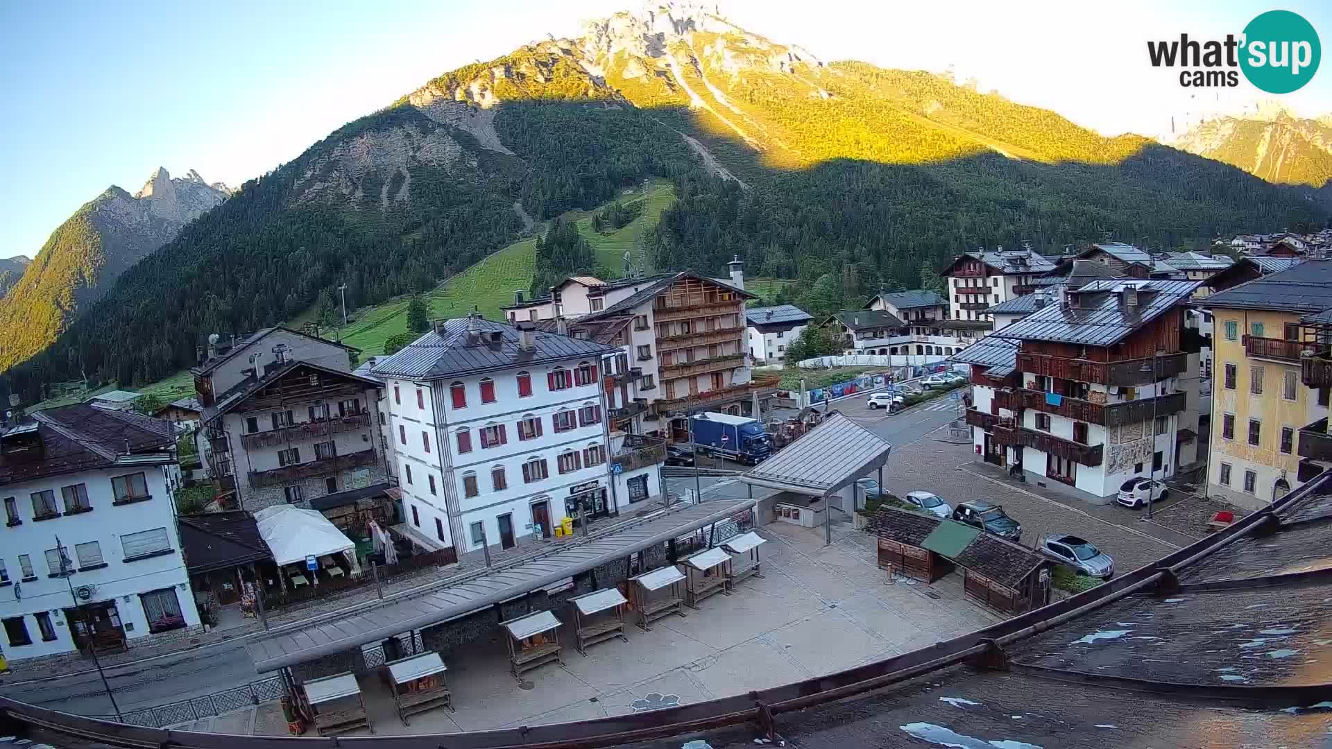 Piazza centrale di Forni di Sopra