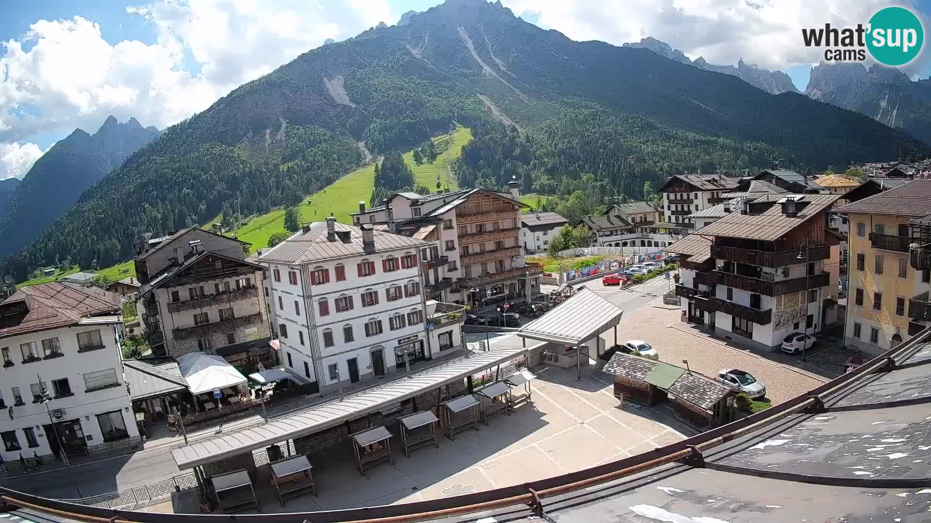 Piazza centrale di Forni di Sopra