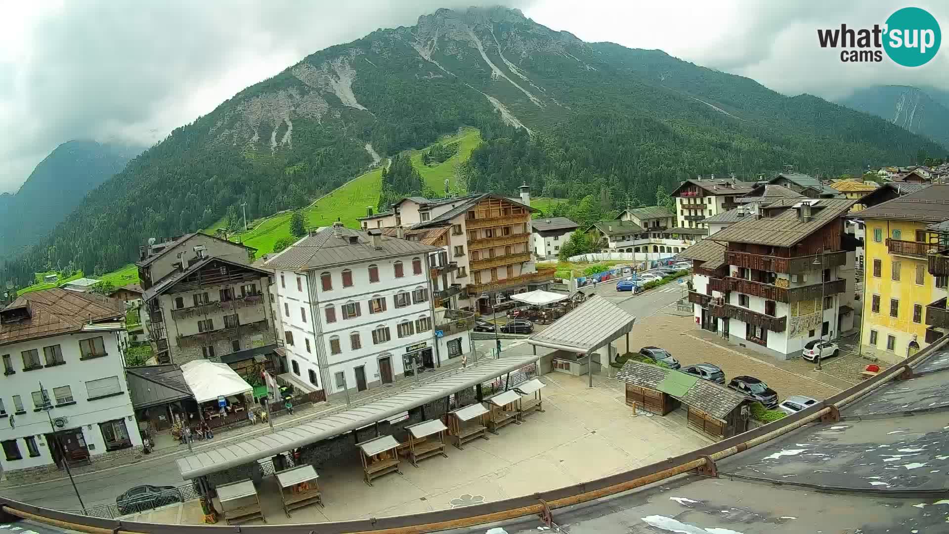 Piazza centrale di Forni di Sopra