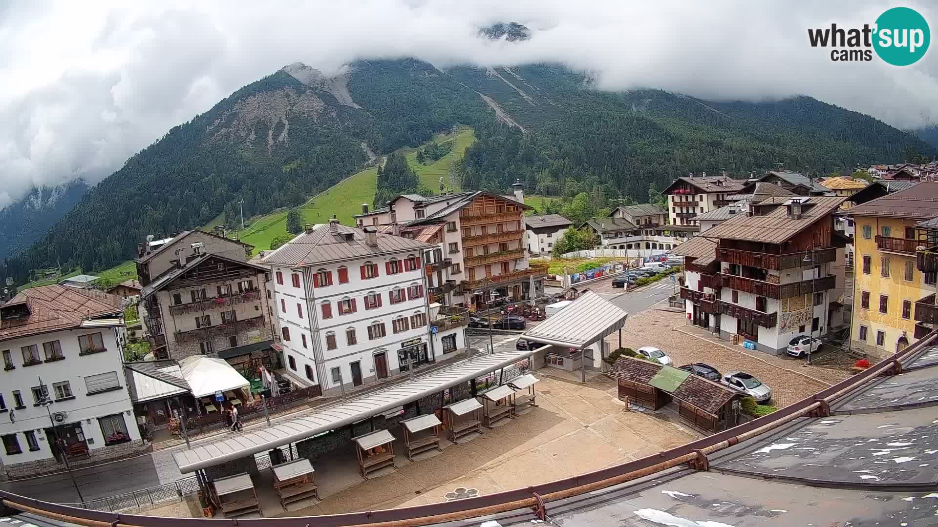Piazza centrale di Forni di Sopra