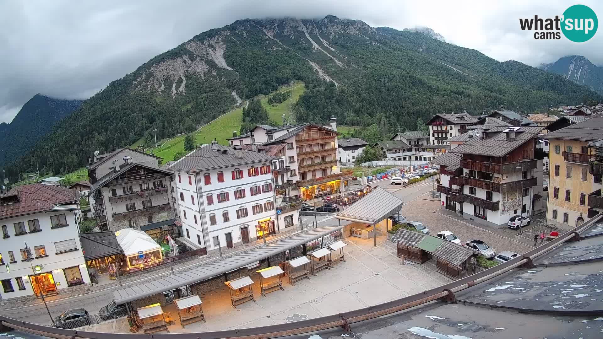 Piazza centrale di Forni di Sopra