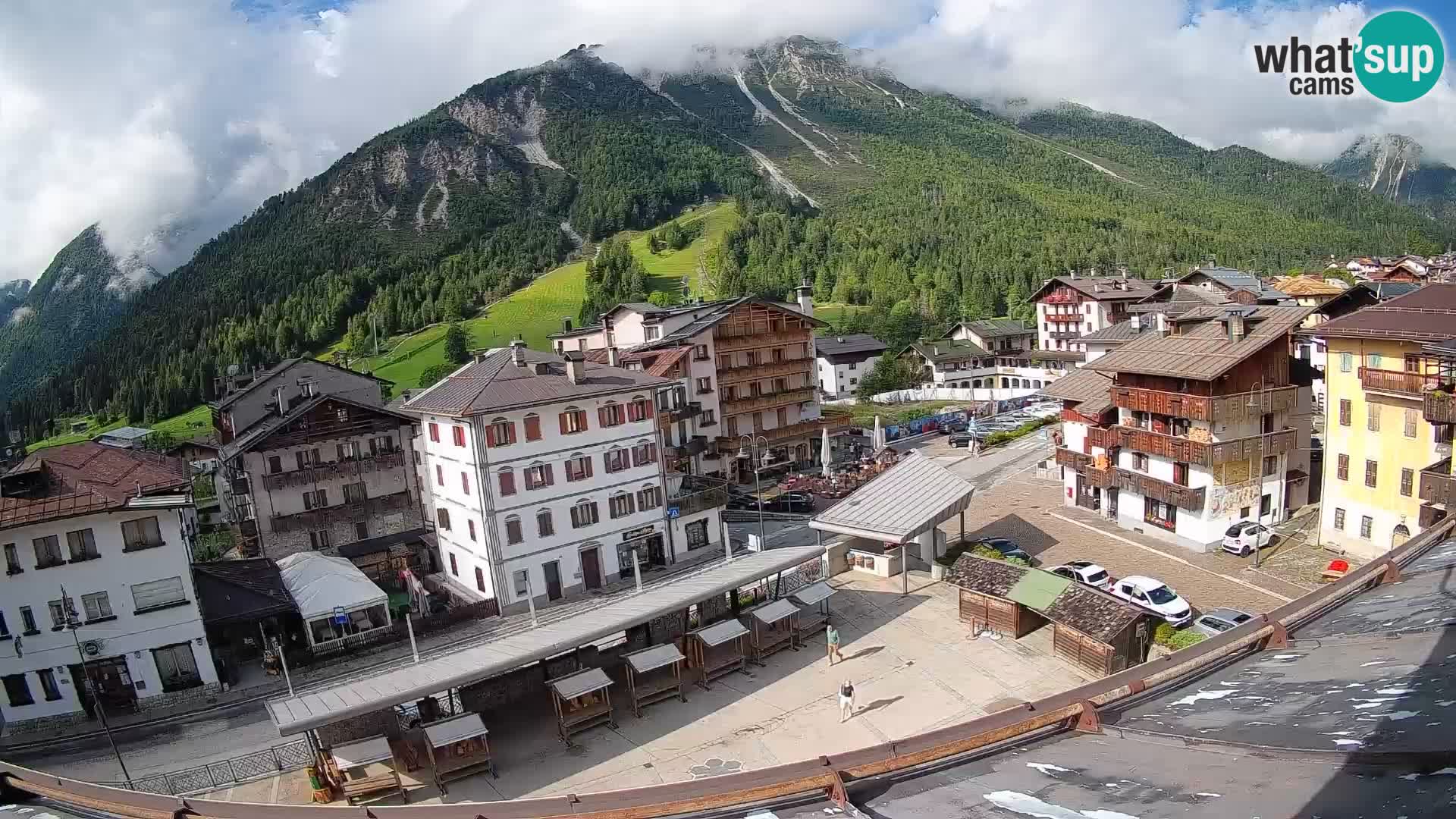 Piazza centrale di Forni di Sopra