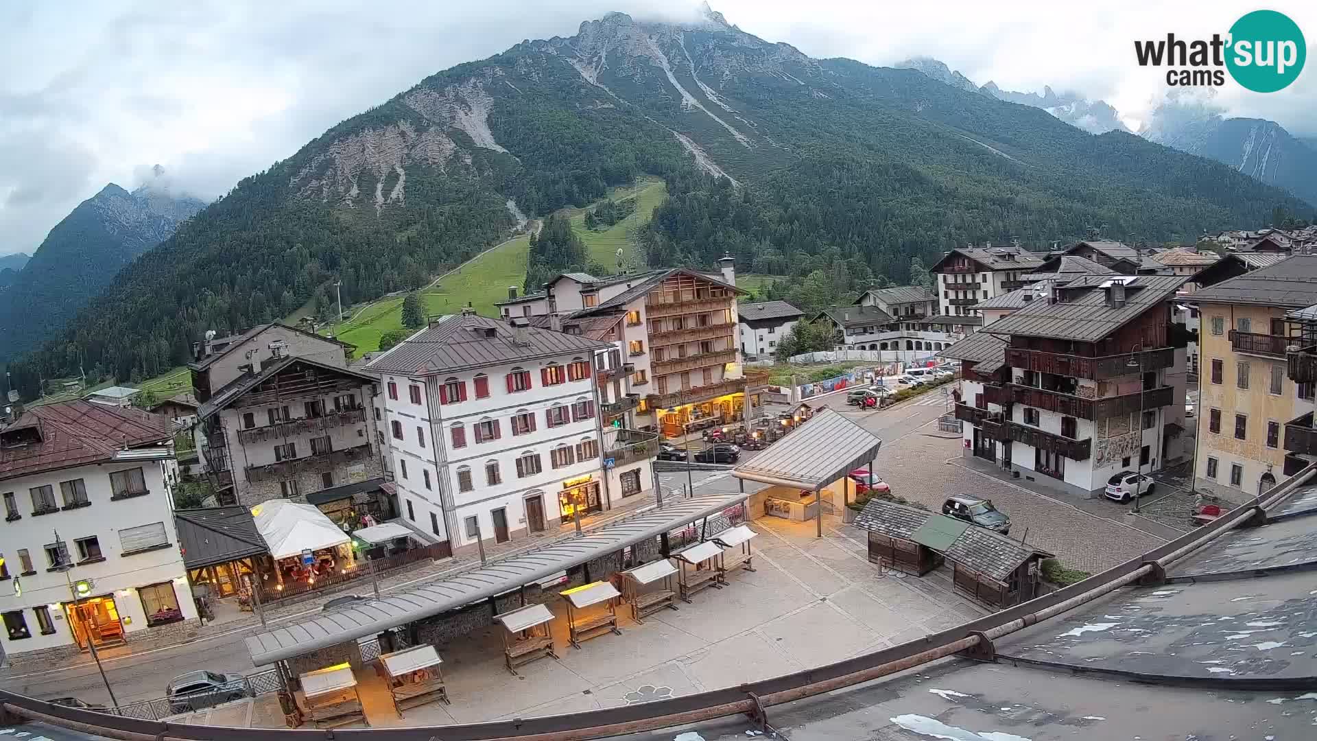 Plaza principal de Forni di Sopra