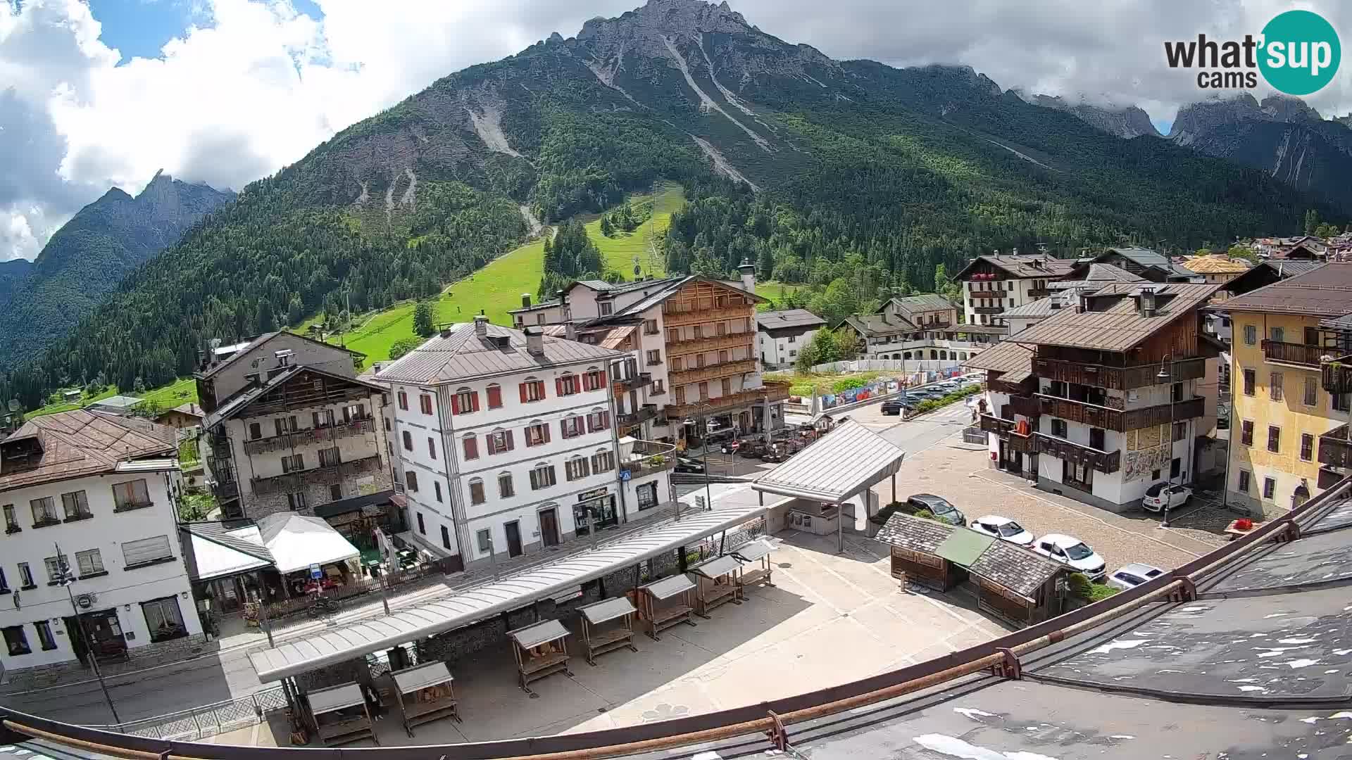 Plaza principal de Forni di Sopra