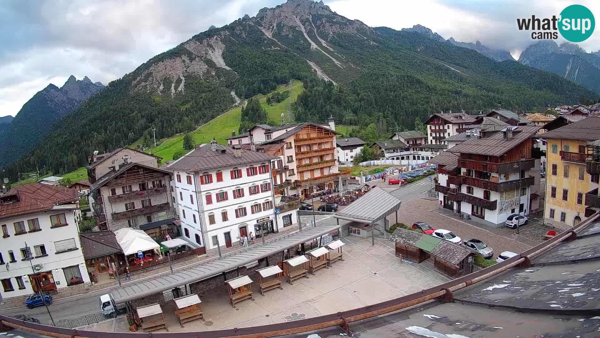 Piazza centrale di Forni di Sopra