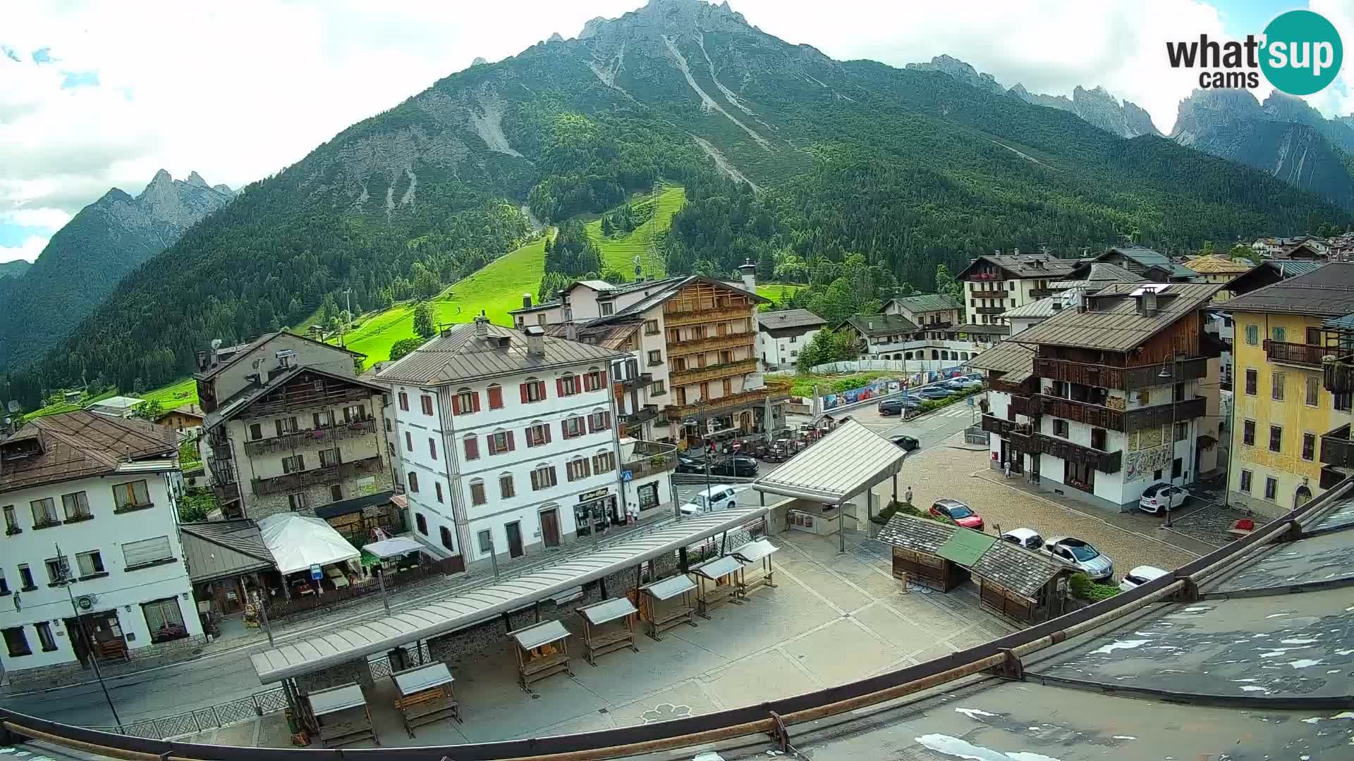 Plaza principal de Forni di Sopra