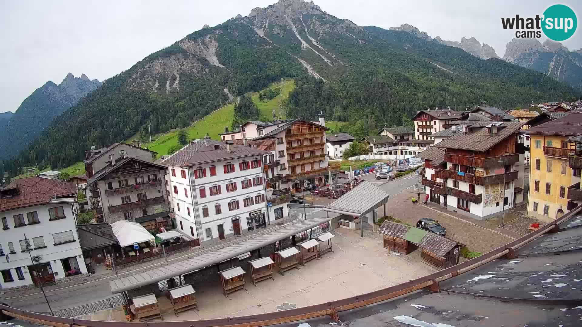Piazza centrale di Forni di Sopra