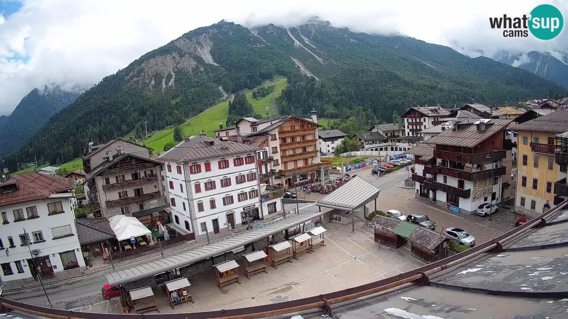 Piazza centrale di Forni di Sopra