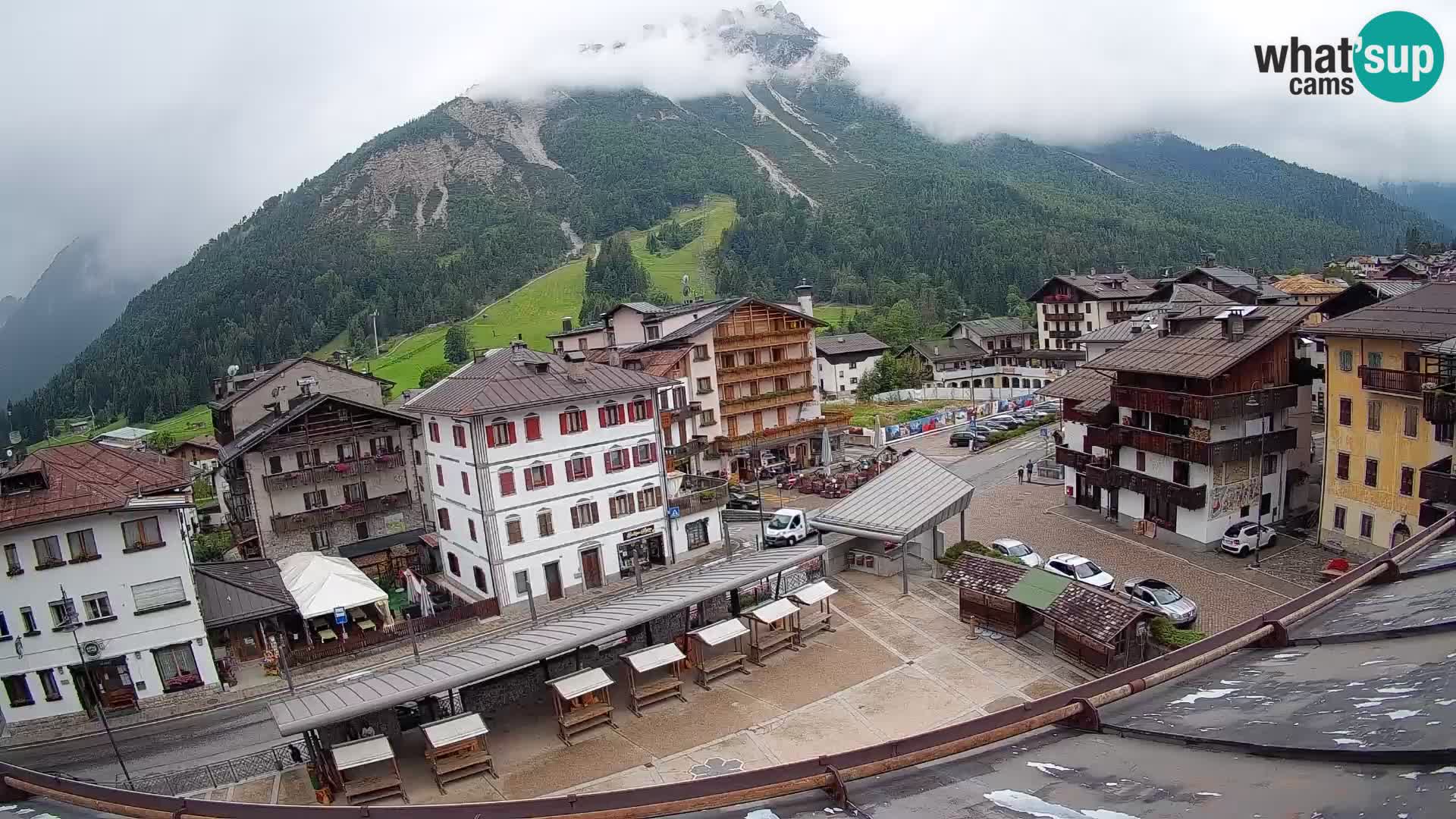 Plaza principal de Forni di Sopra