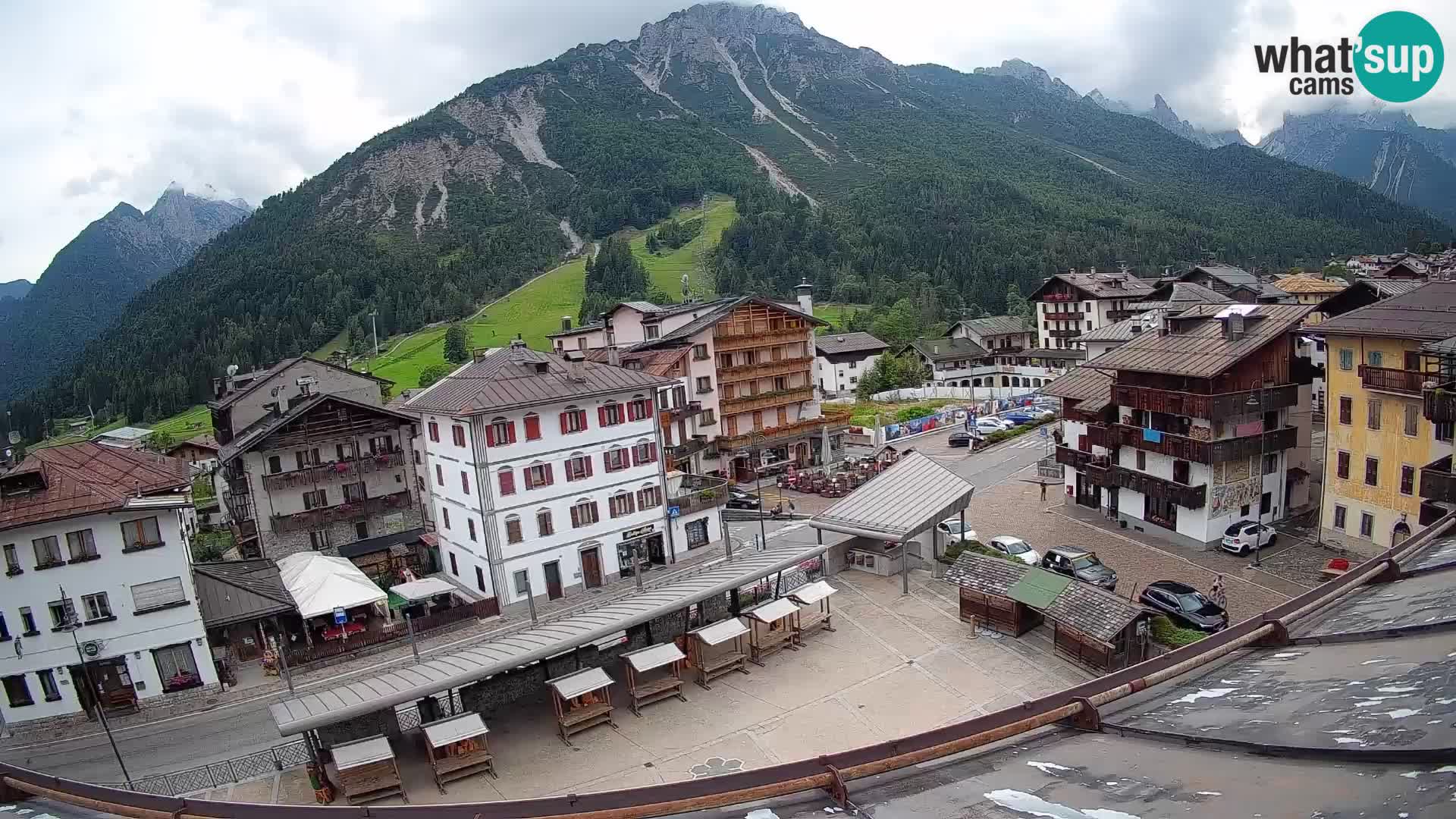 Piazza centrale di Forni di Sopra