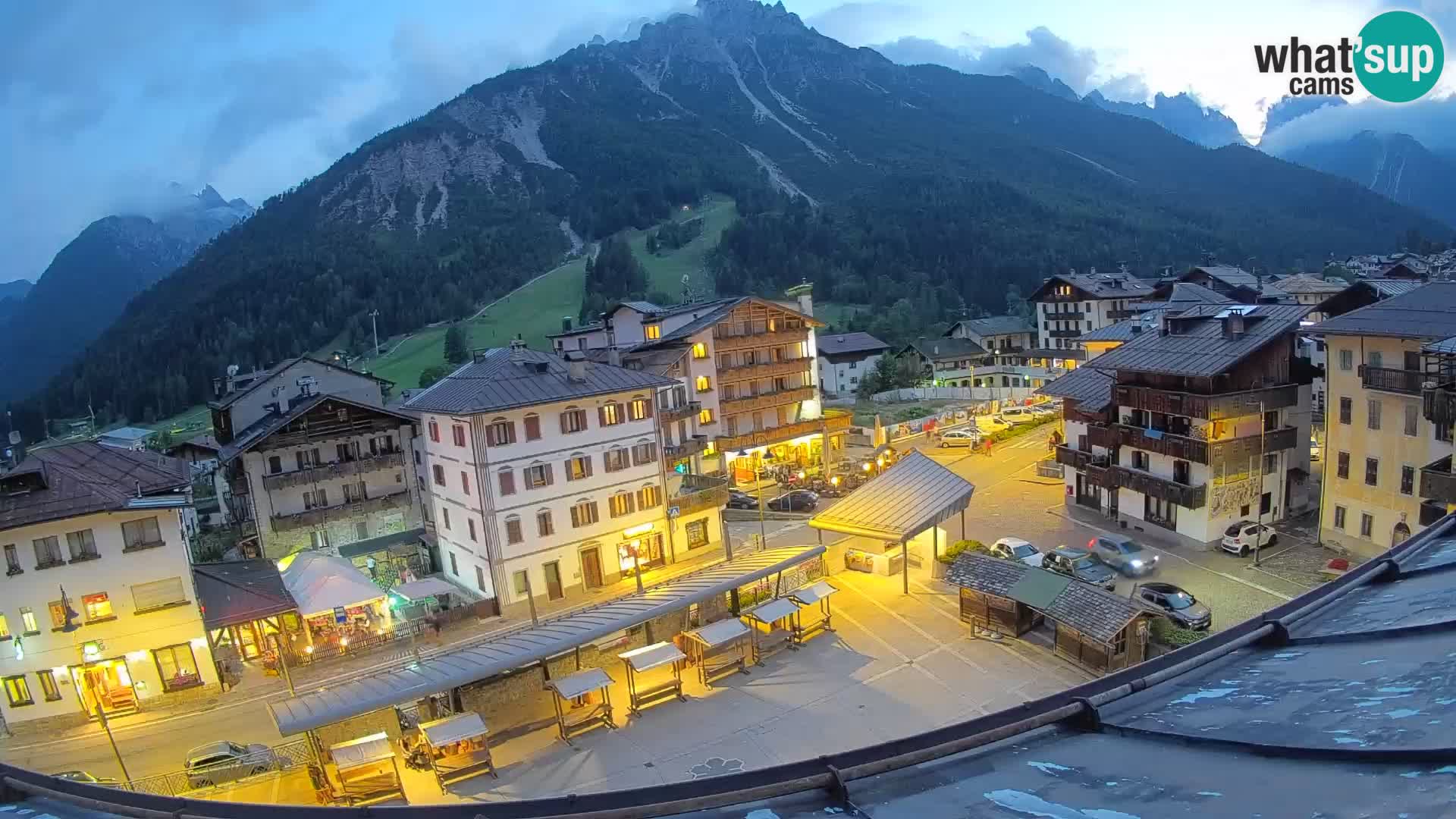 Plaza principal de Forni di Sopra