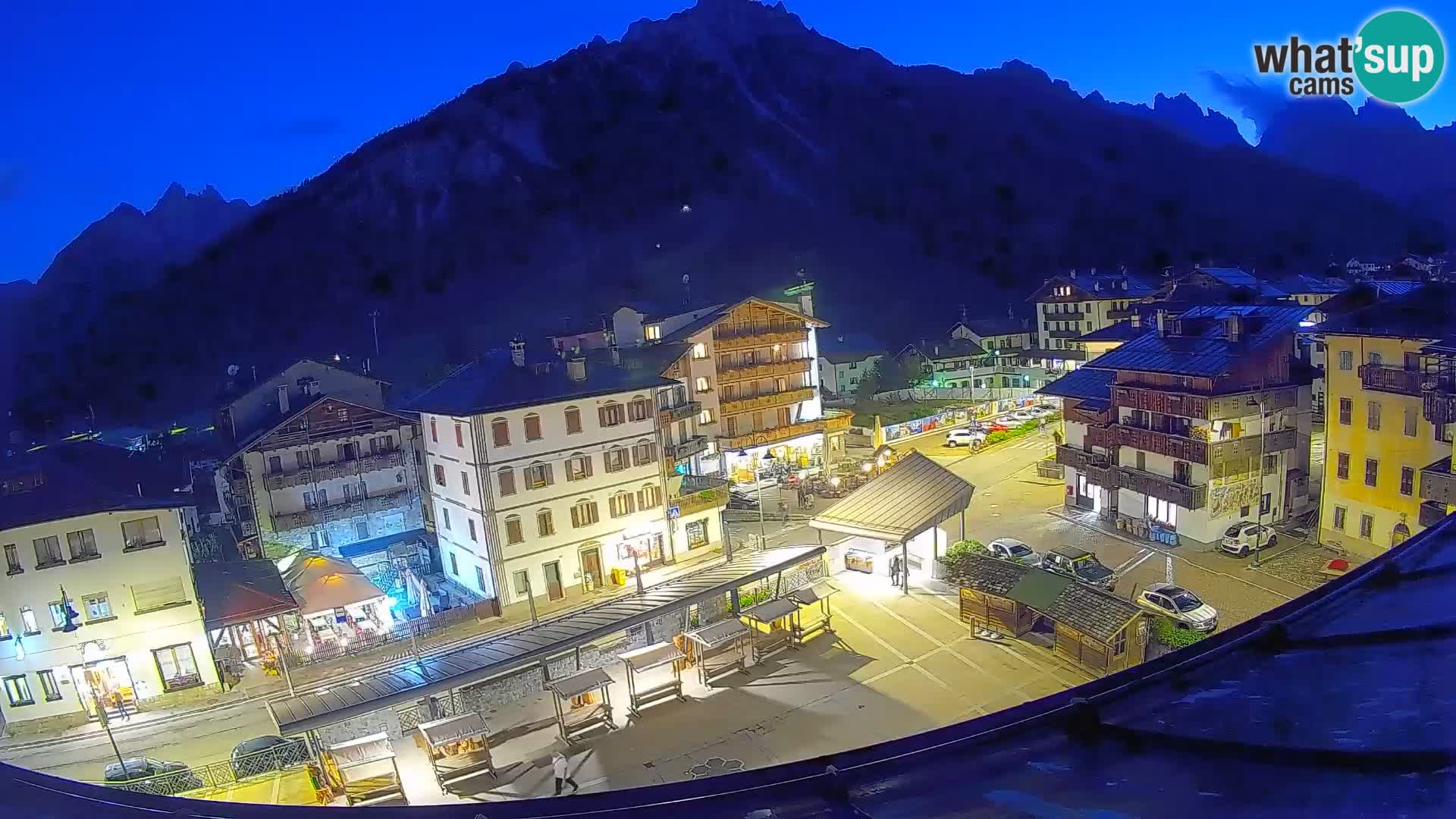 Plaza principal de Forni di Sopra