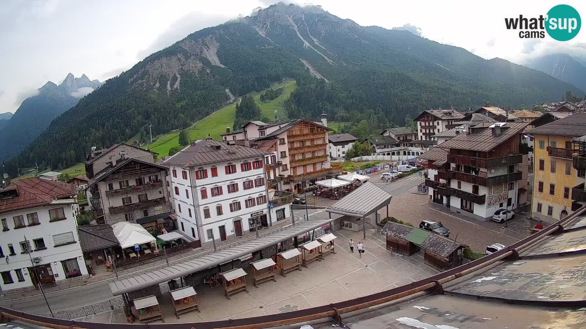 Piazza centrale di Forni di Sopra