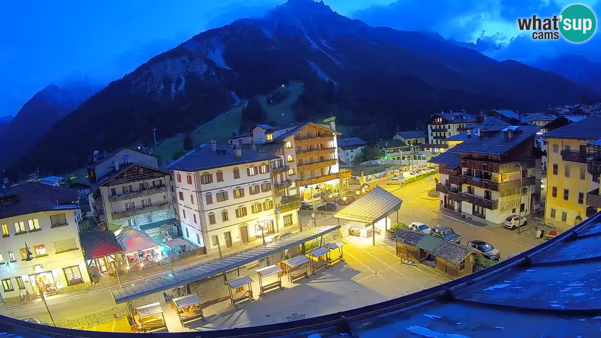 Plaza principal de Forni di Sopra
