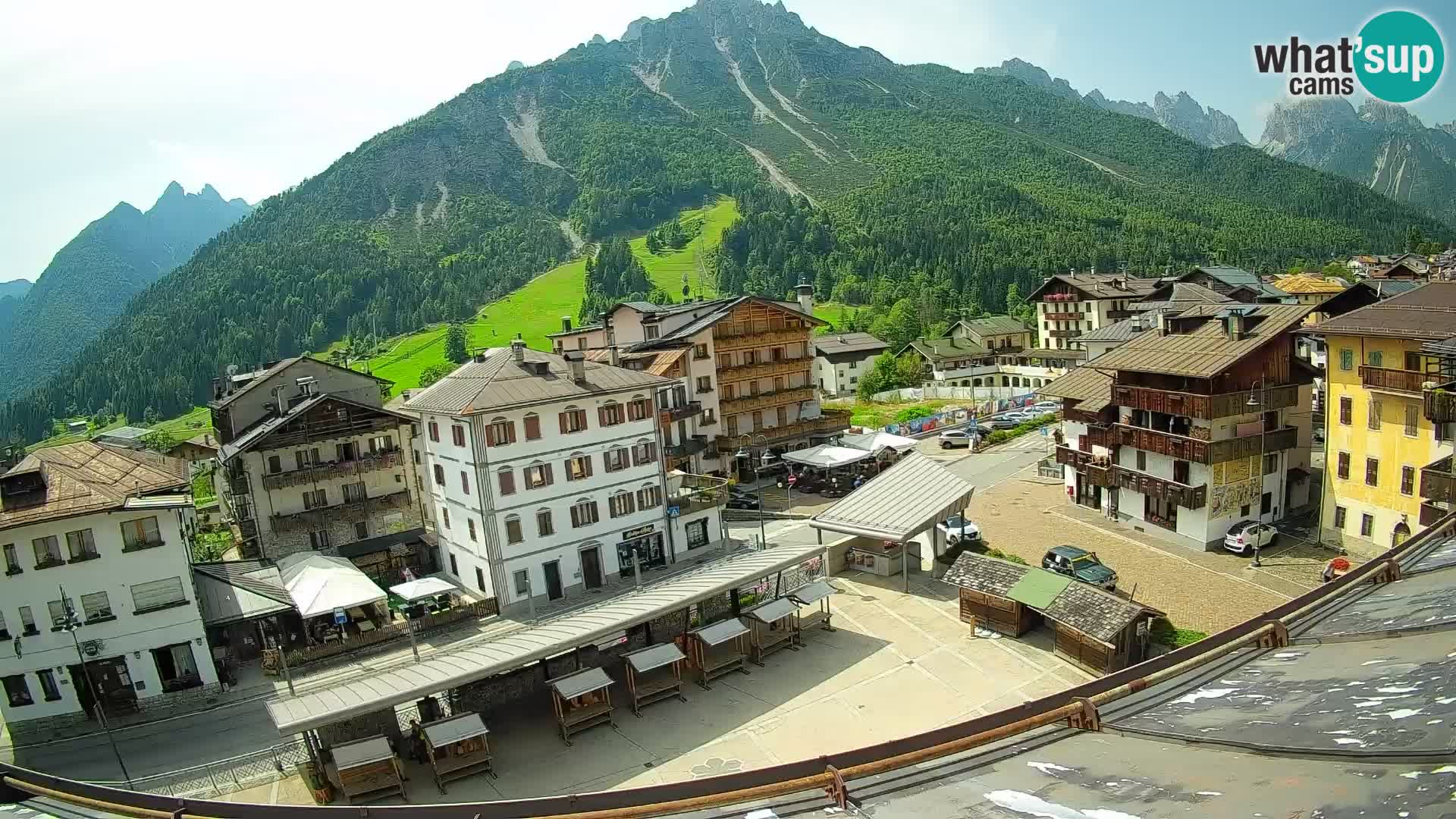Plaza principal de Forni di Sopra