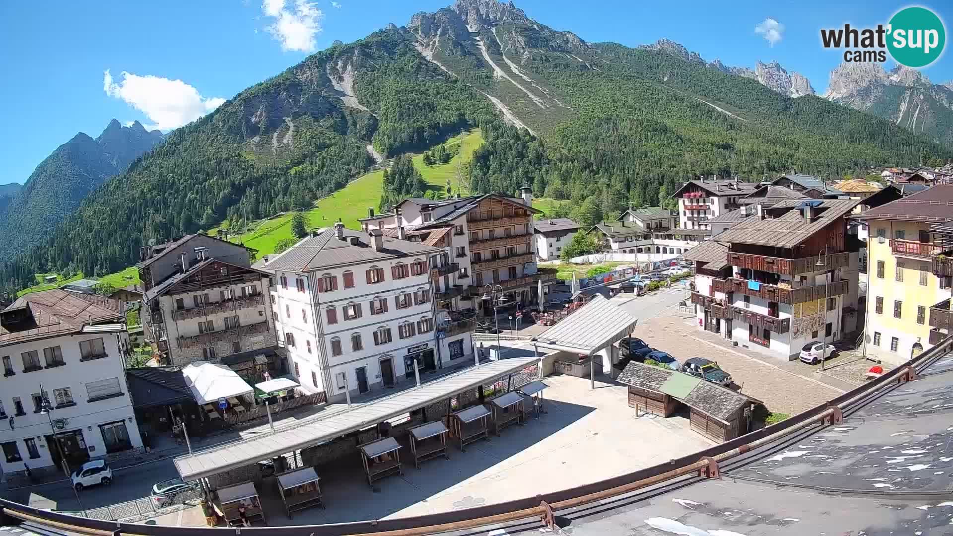 Piazza centrale di Forni di Sopra