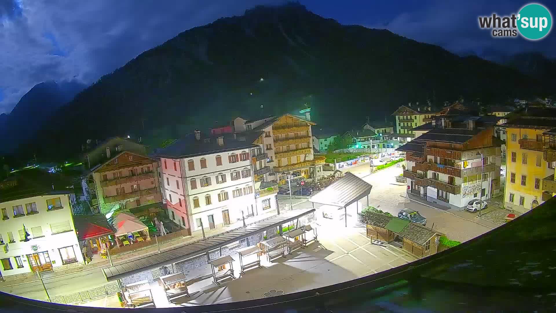 Plaza principal de Forni di Sopra