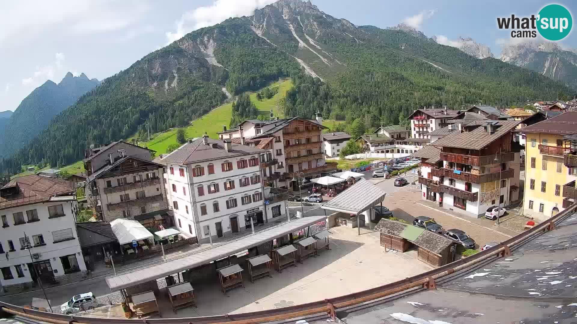 Piazza centrale di Forni di Sopra