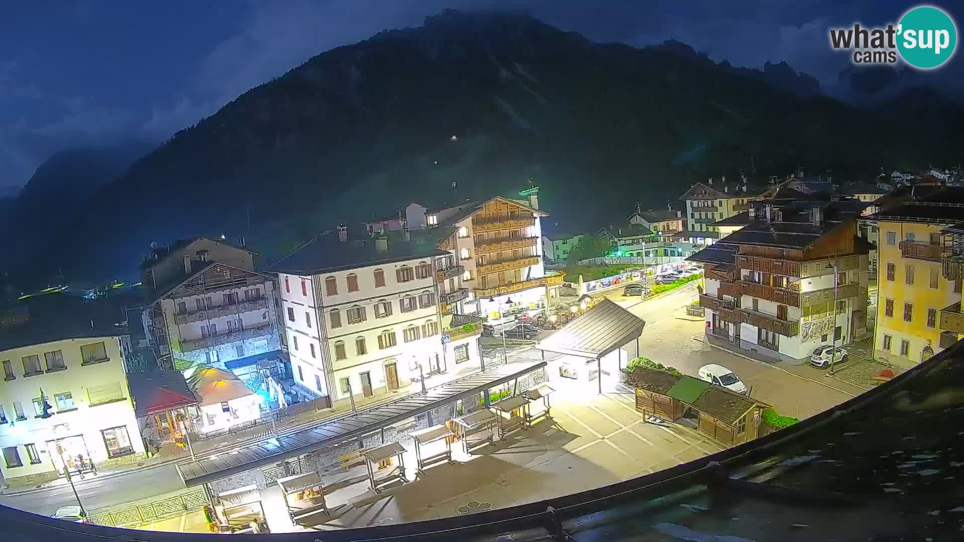 Piazza centrale di Forni di Sopra