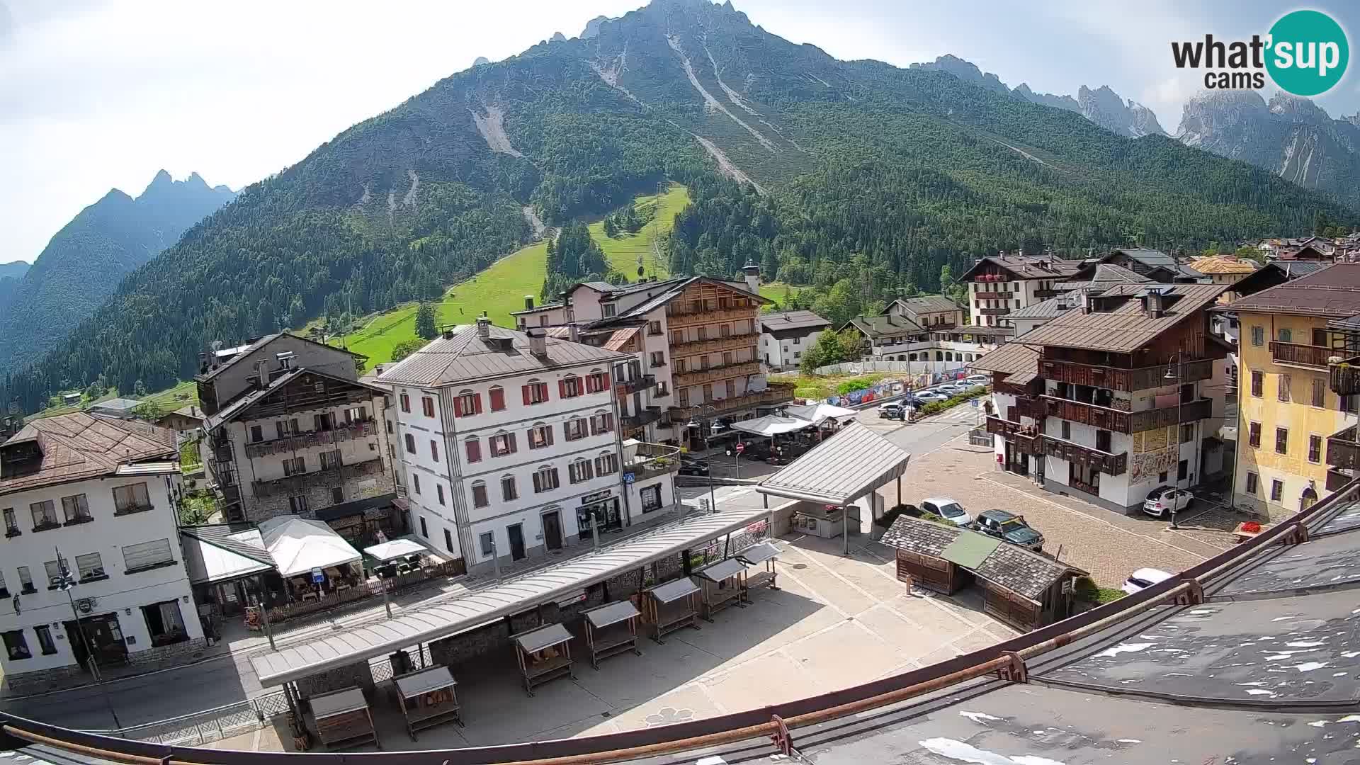 Piazza centrale di Forni di Sopra