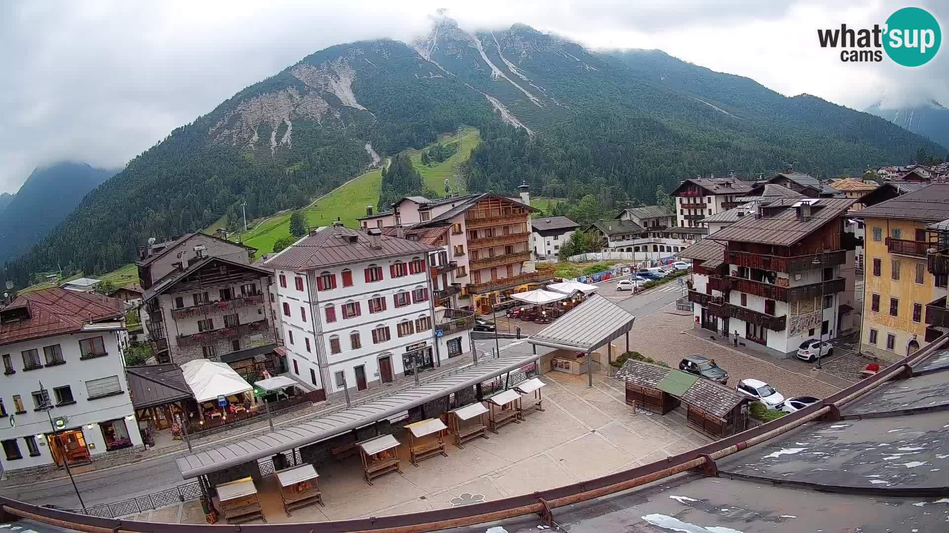 Piazza centrale di Forni di Sopra