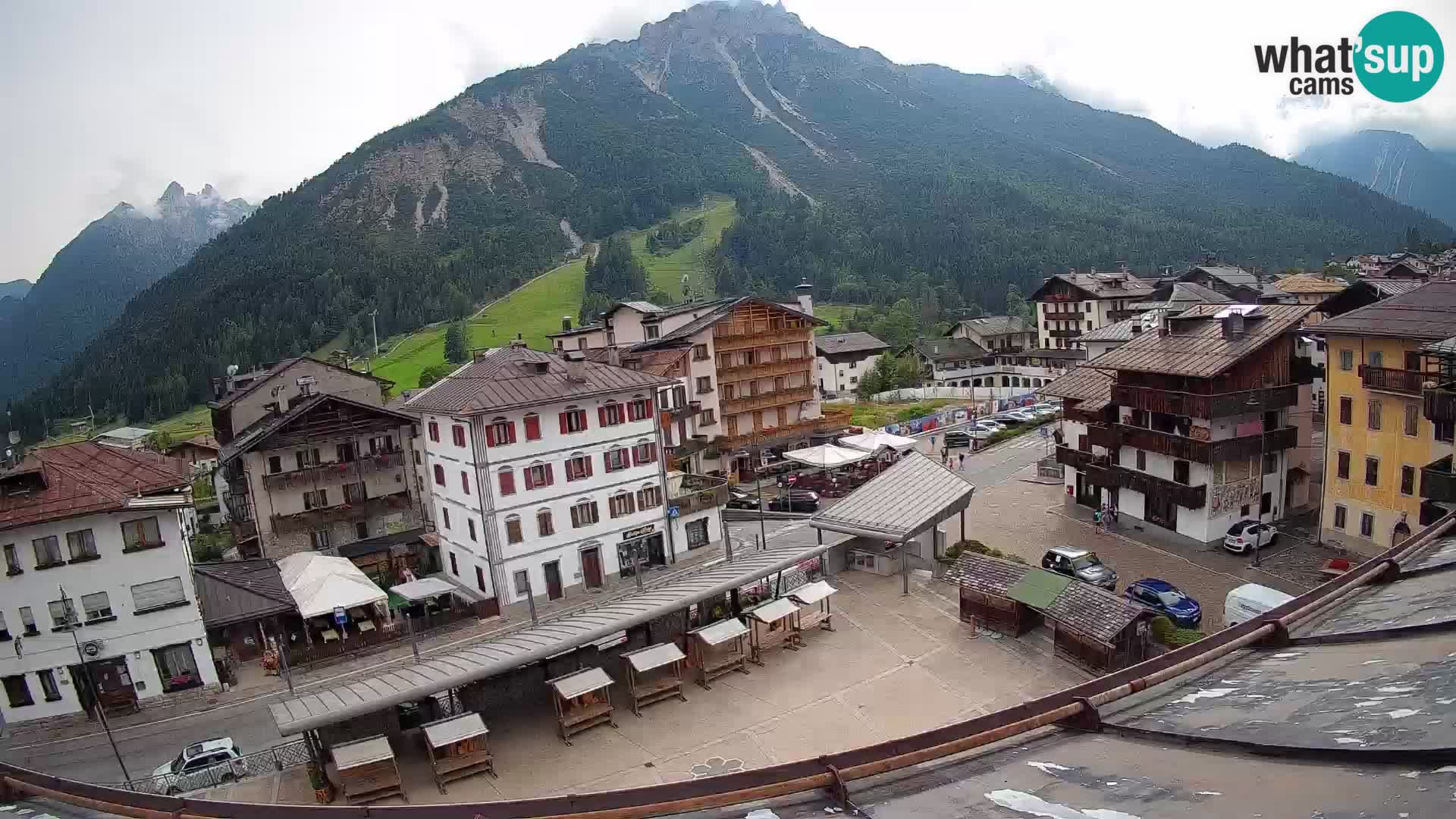 Piazza centrale di Forni di Sopra