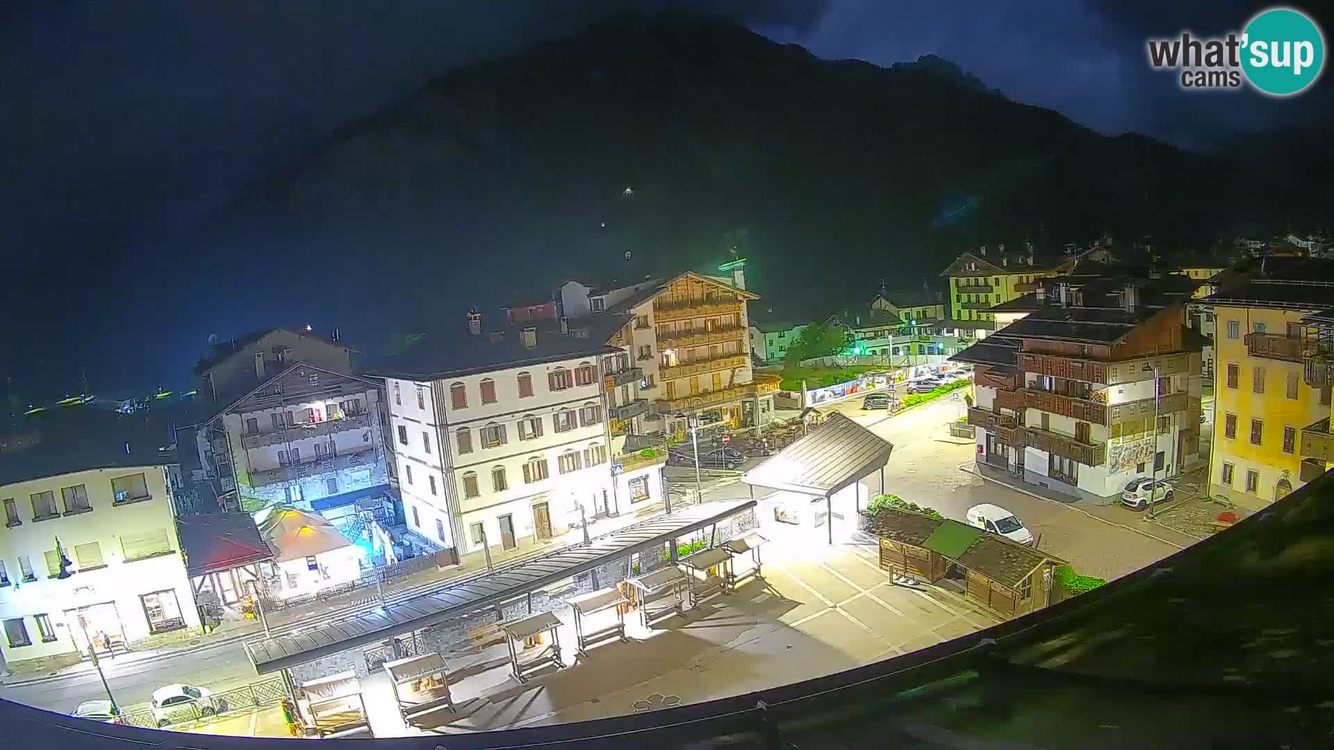 Piazza centrale di Forni di Sopra