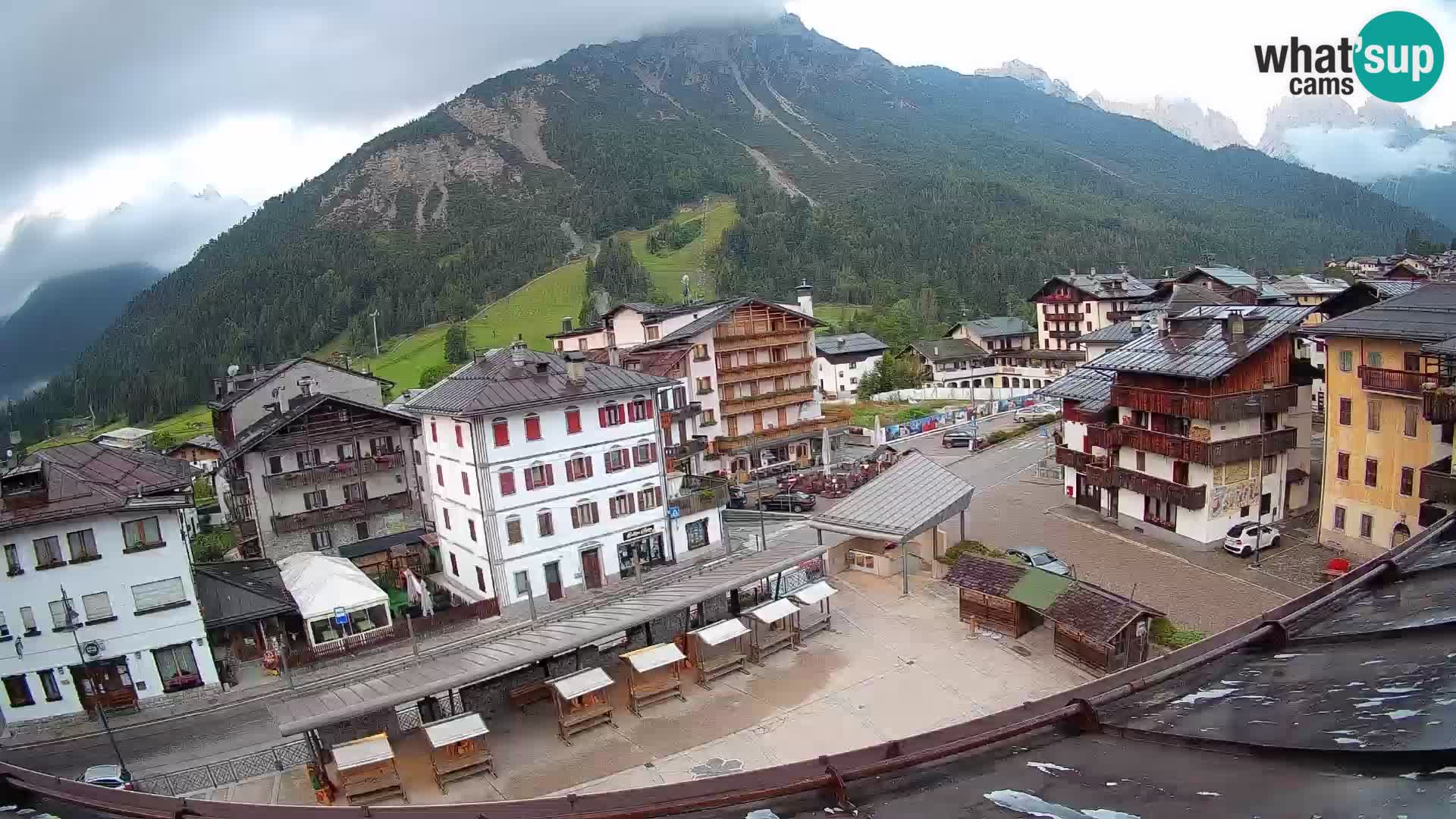 Piazza centrale di Forni di Sopra