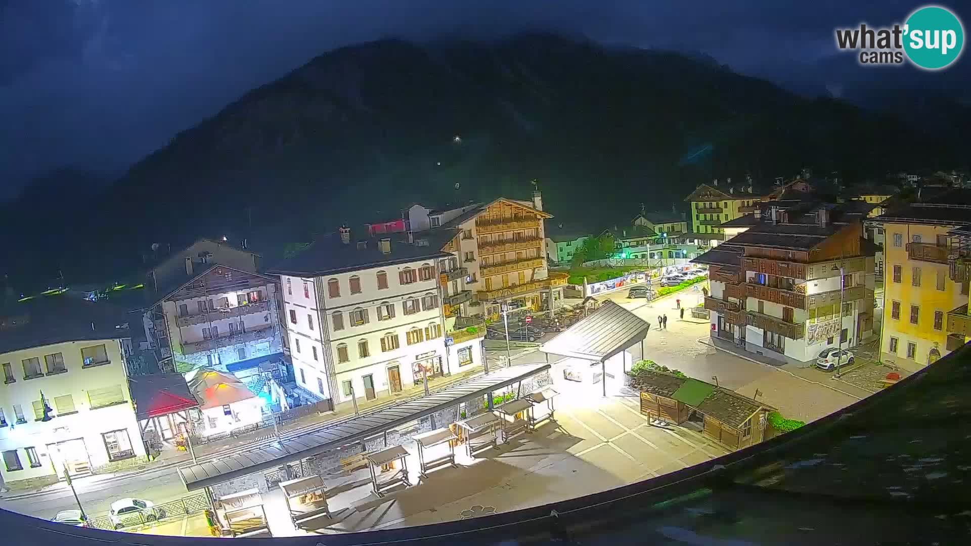 Piazza centrale di Forni di Sopra