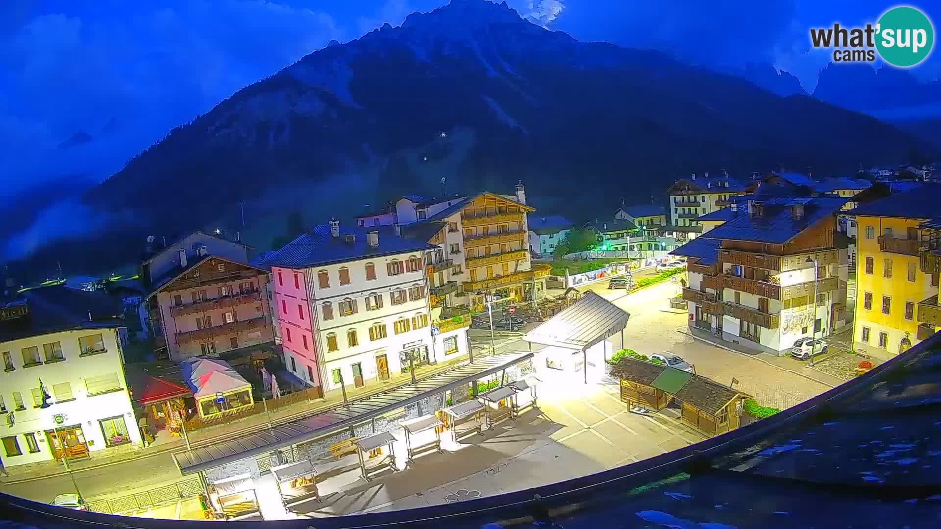 Piazza centrale di Forni di Sopra