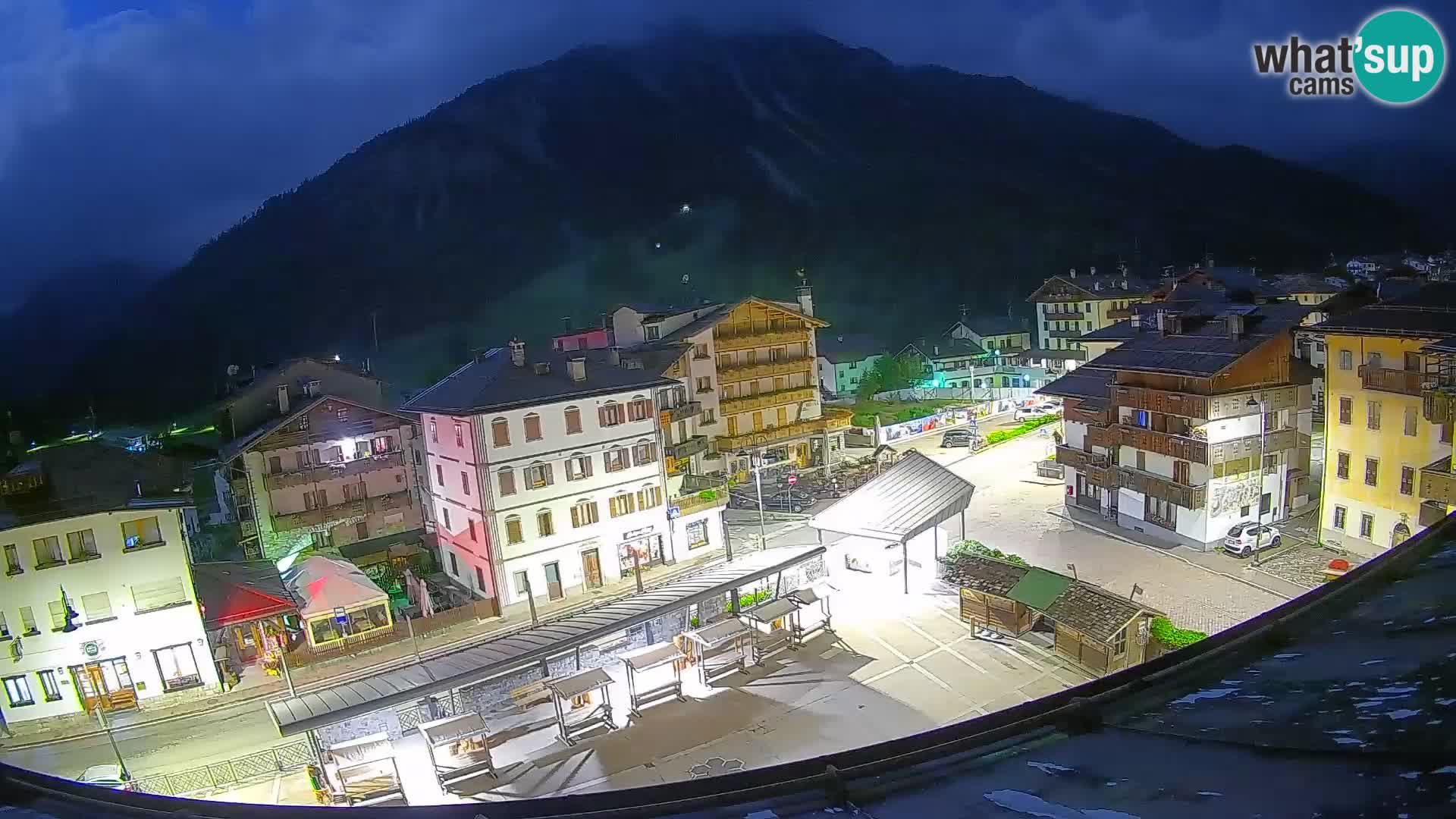 Piazza centrale di Forni di Sopra