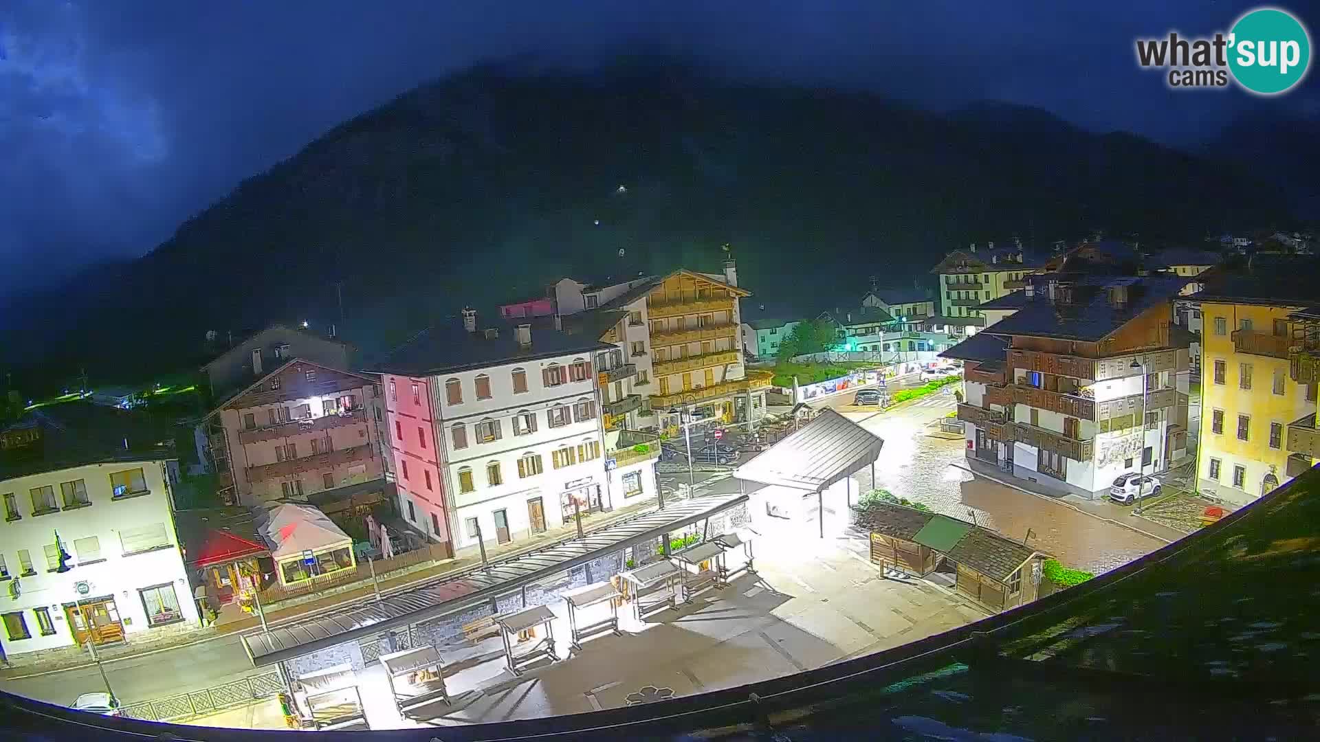 Plaza principal de Forni di Sopra