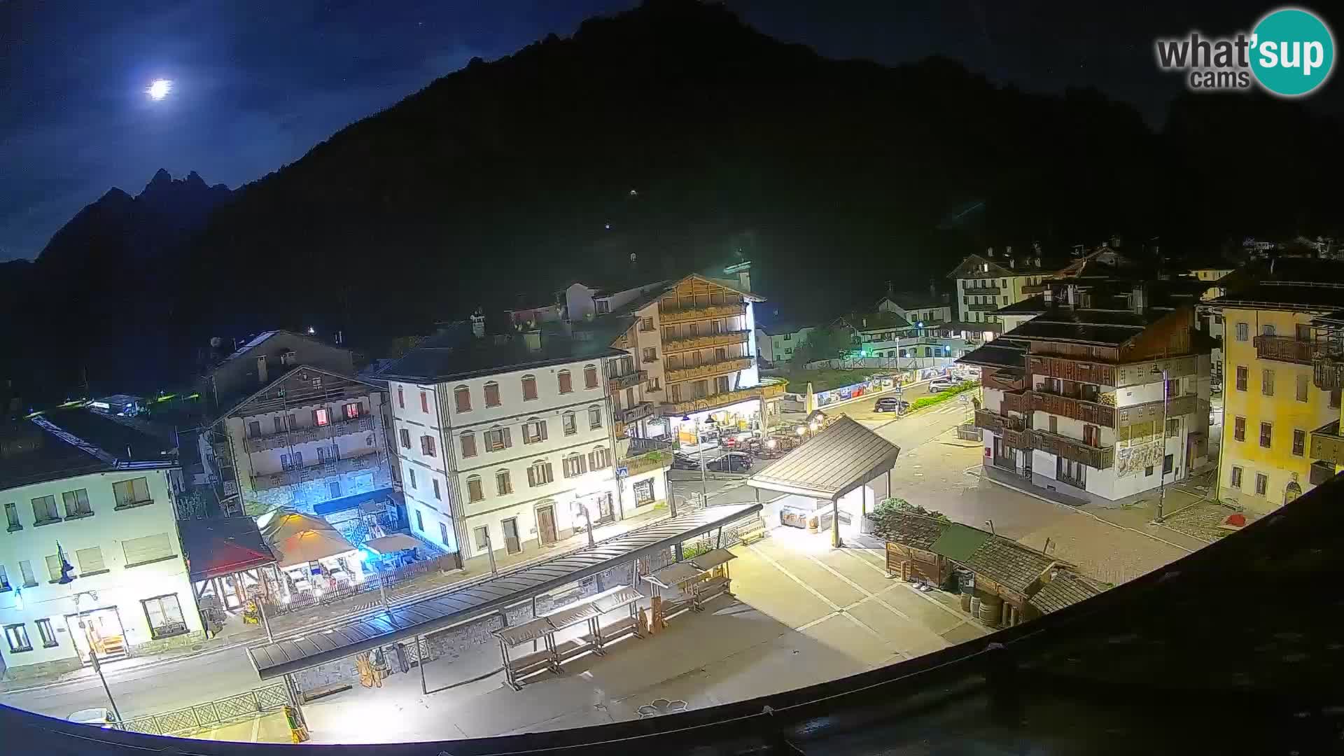 Piazza centrale di Forni di Sopra