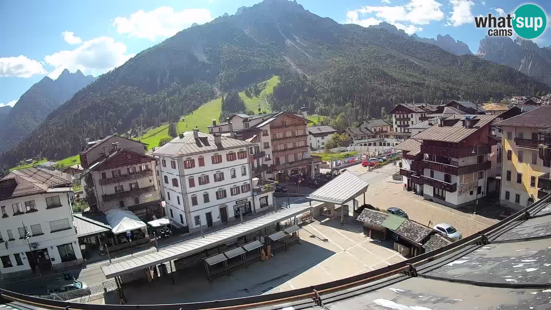 Piazza centrale di Forni di Sopra