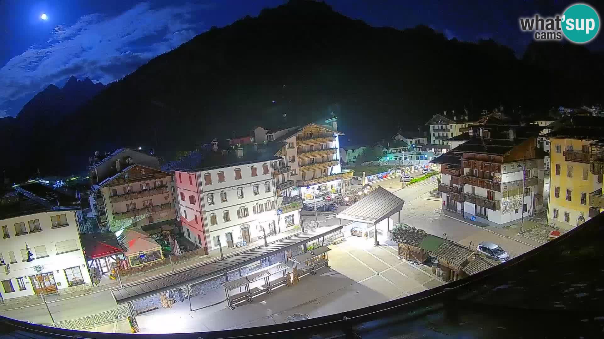 Piazza centrale di Forni di Sopra